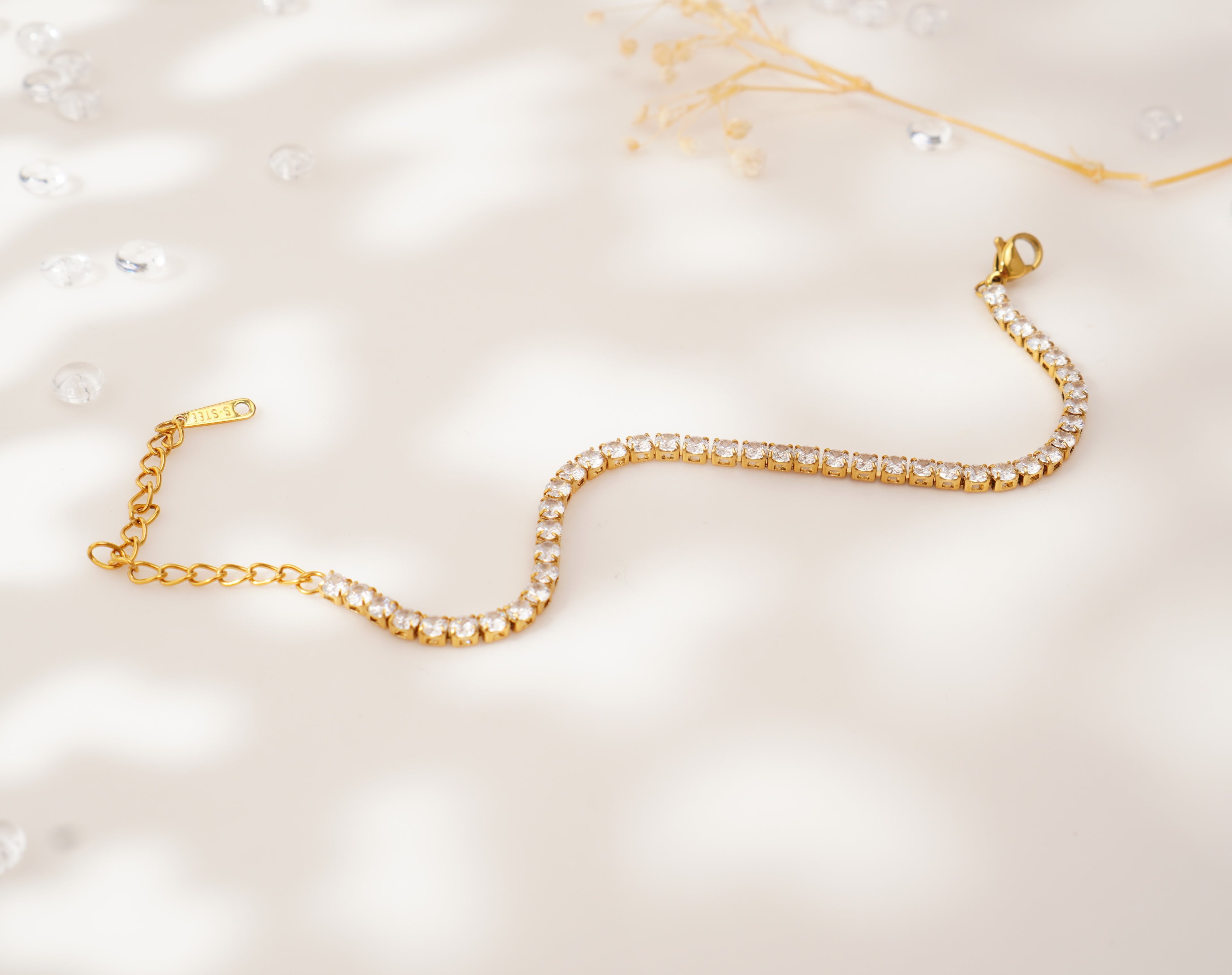 Bracelet doré à zircon scintillant en acier inoxydable – Élégance raffinée
