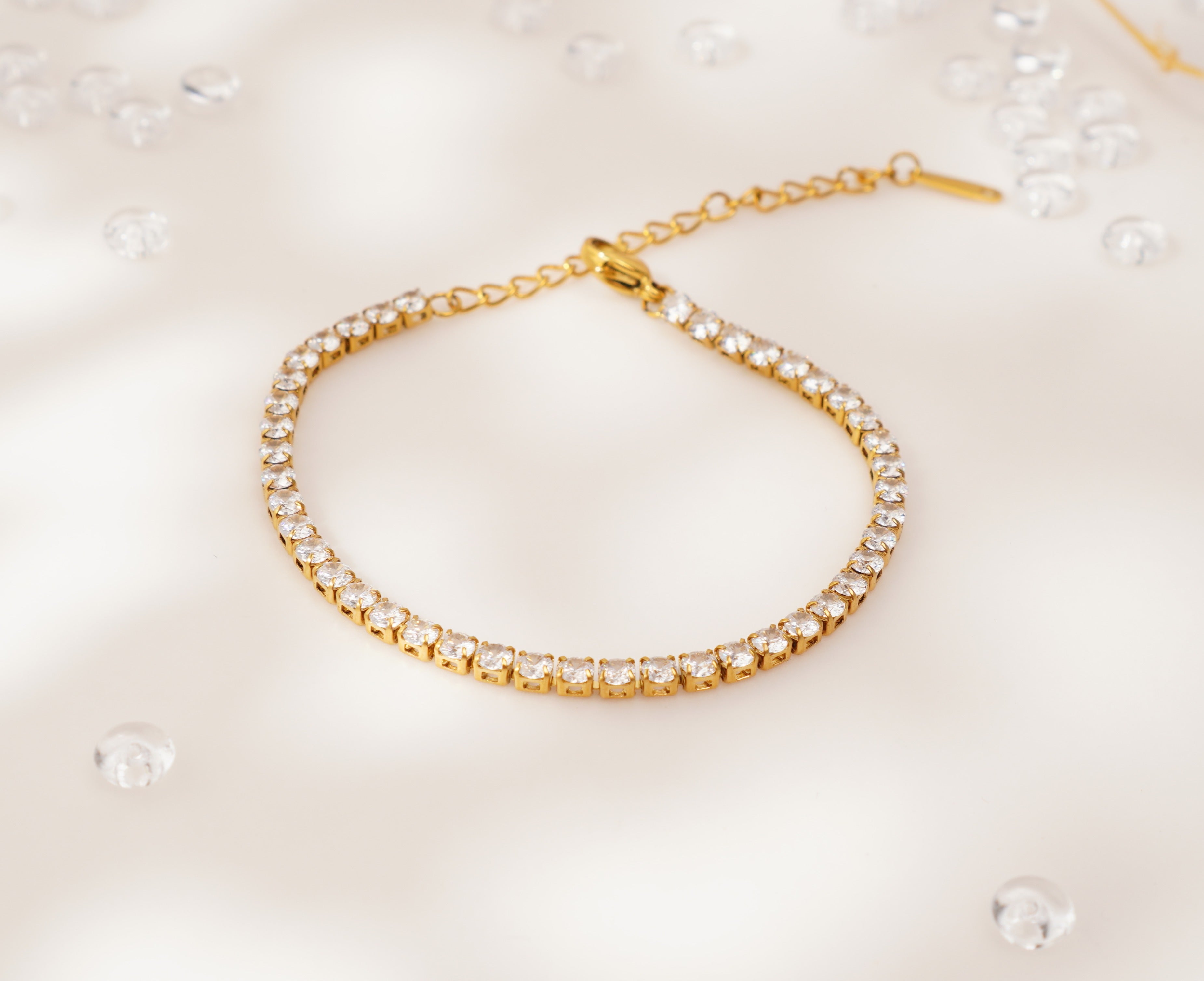 Bracelet doré à zircon scintillant en acier inoxydable – Élégance raffinée