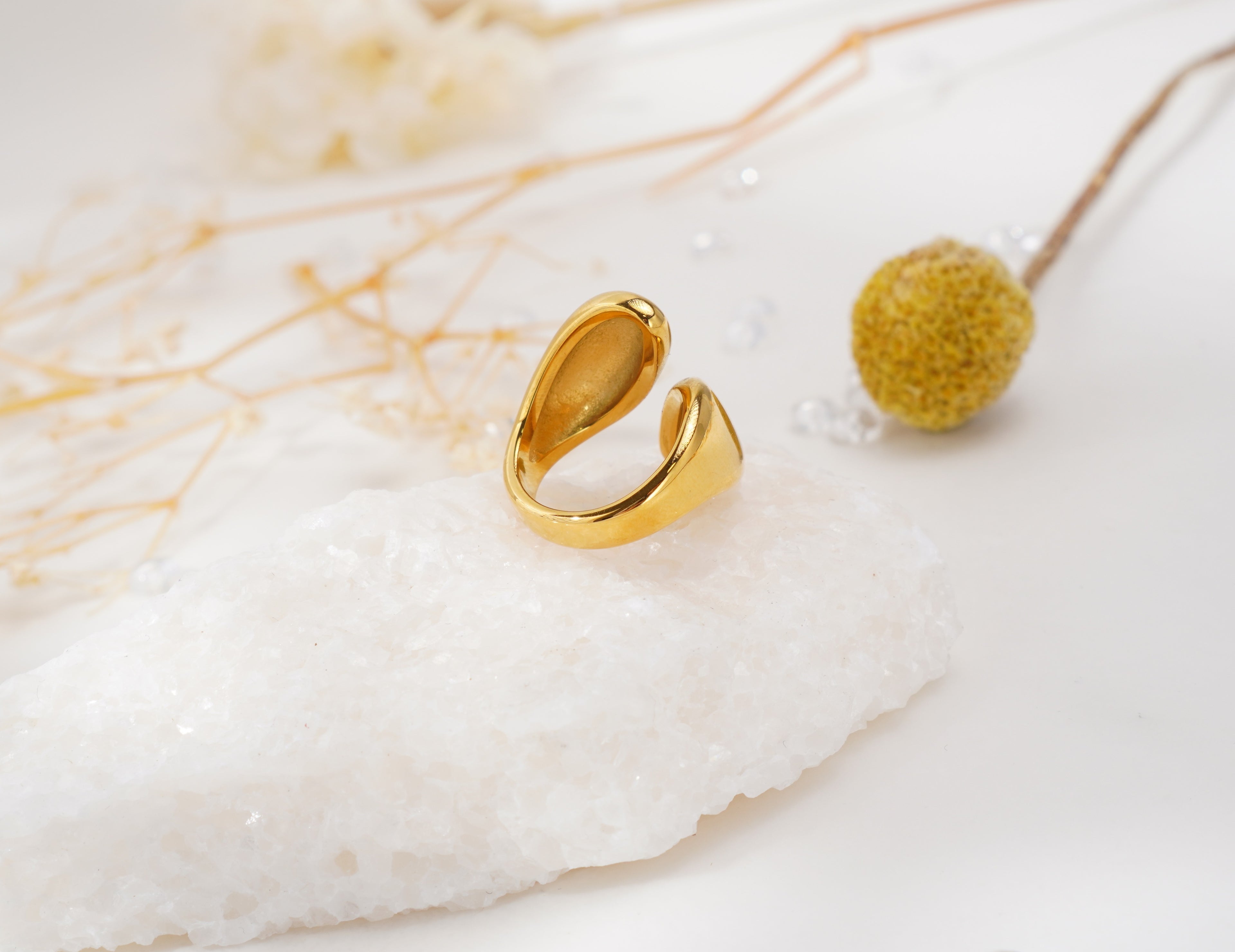 Bague dorée design goutte ouverte en acier inoxydable – Élégance sculpturale & modernité raffinée