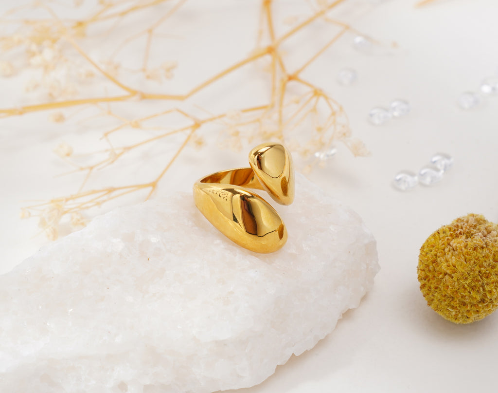 Bague dorée design goutte ouverte en acier inoxydable – Élégance sculpturale & modernité raffinée