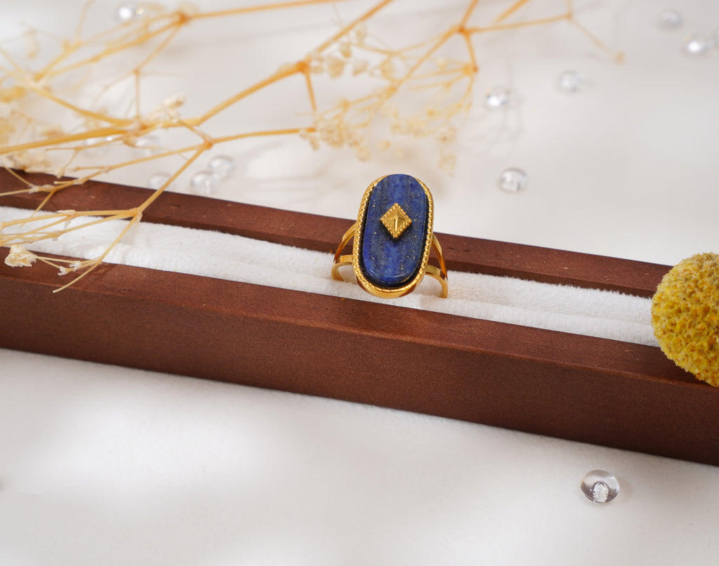 Bague ovale en pierre bleue et acier inoxydable – Élégance vintage & éclat raffiné