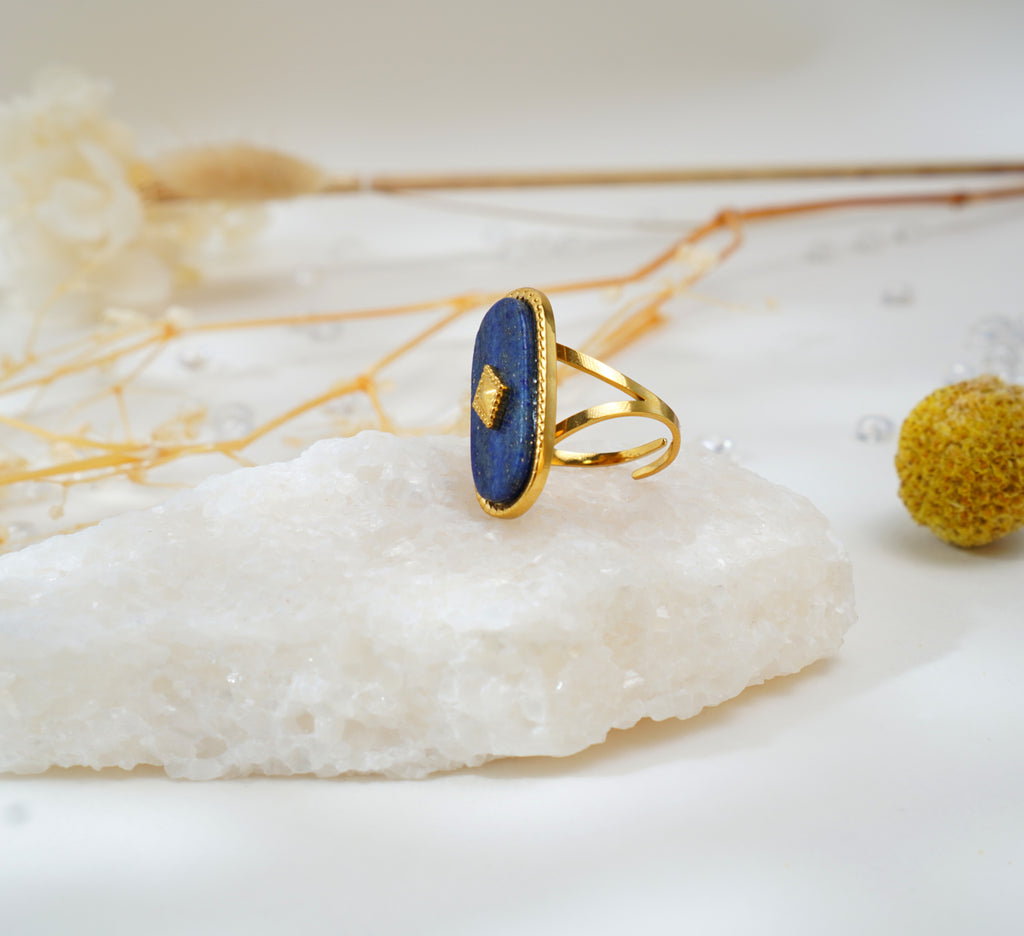 Bague ovale en pierre bleue et acier inoxydable – Élégance vintage & éclat raffiné