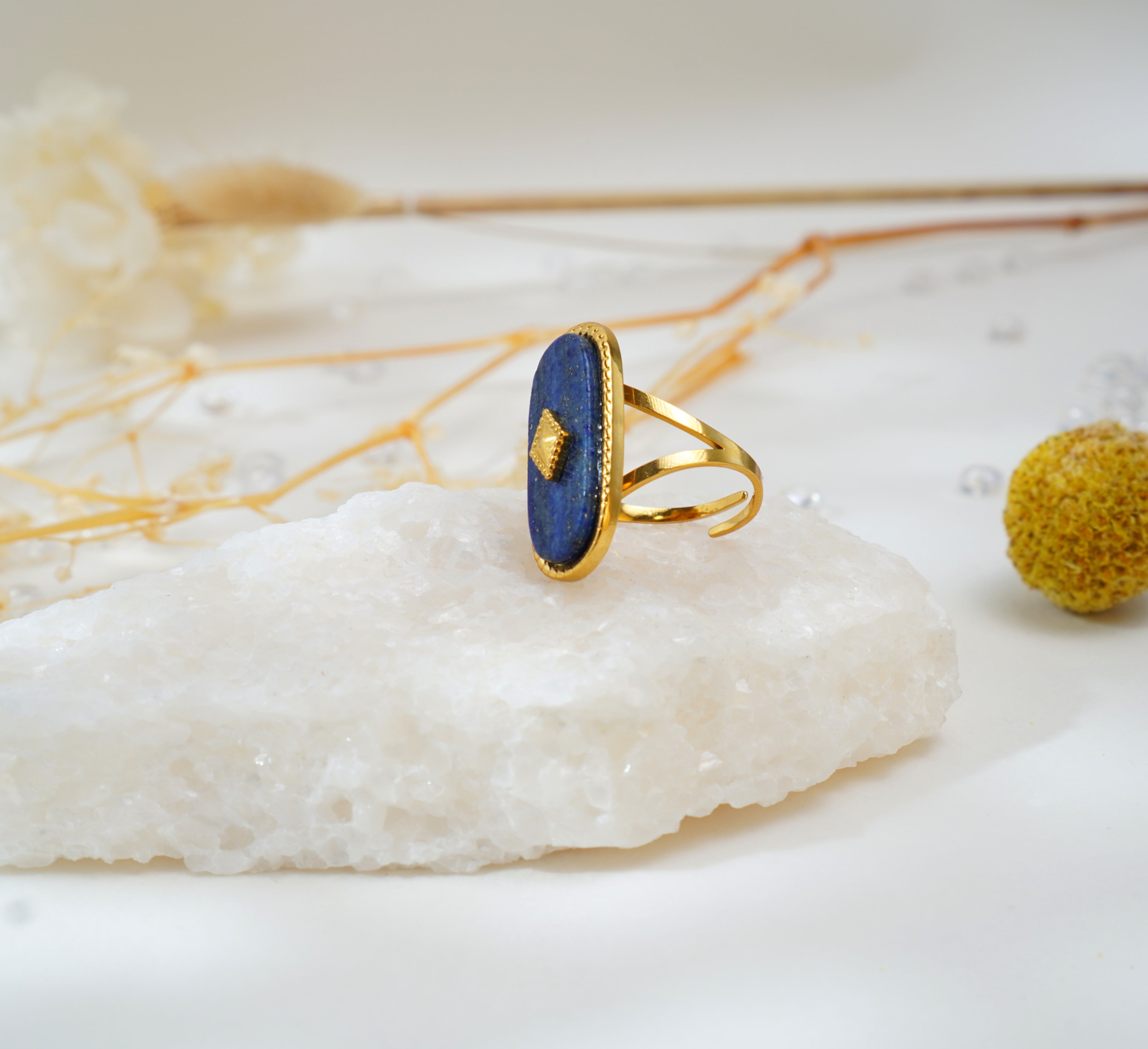 Bague ovale en pierre bleue et acier inoxydable – Élégance vintage & éclat raffiné
