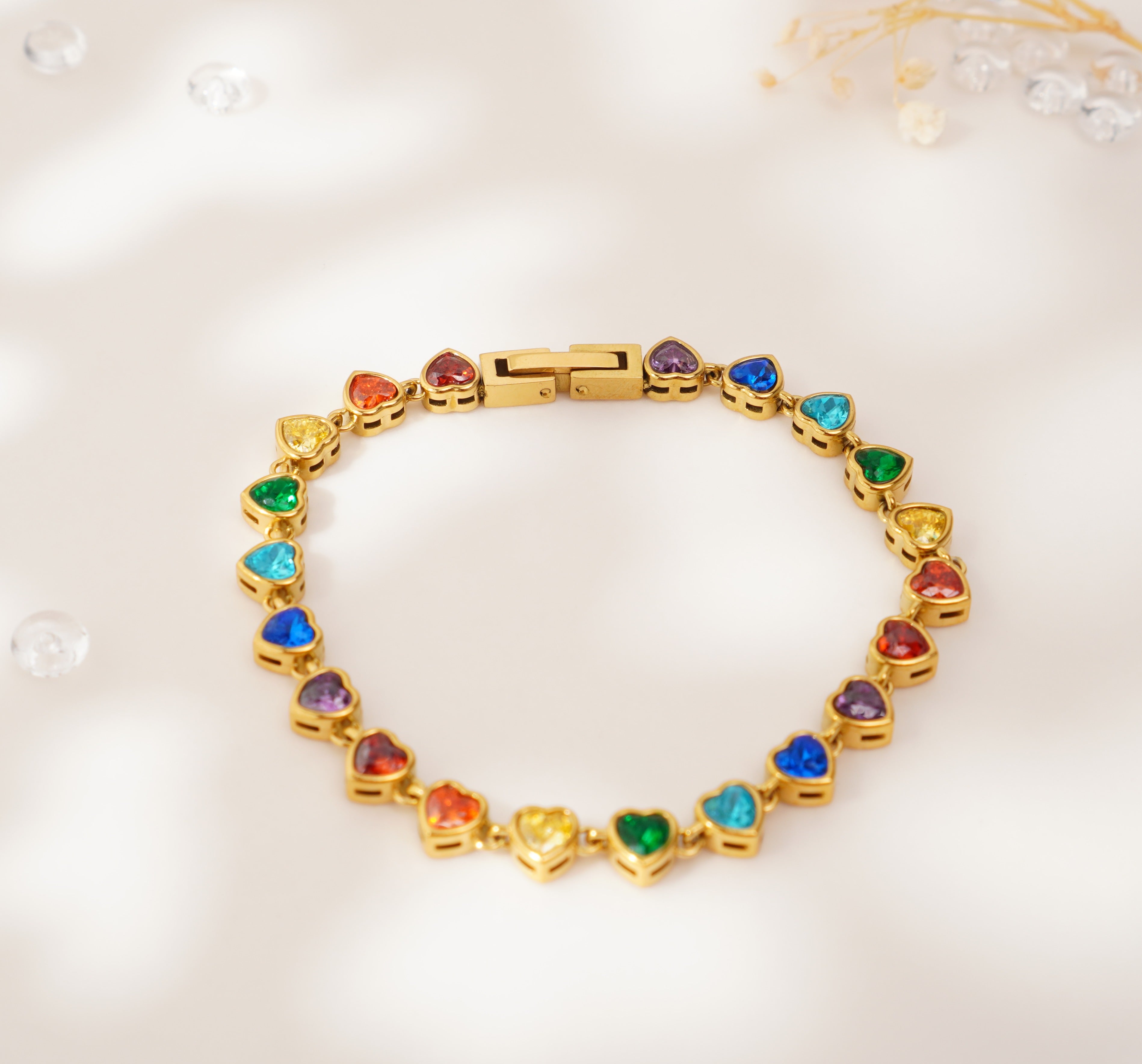 Bracelet doré cœurs multicolores en acier inoxydable – Élégance vive & éclat arc‑en‑ciel