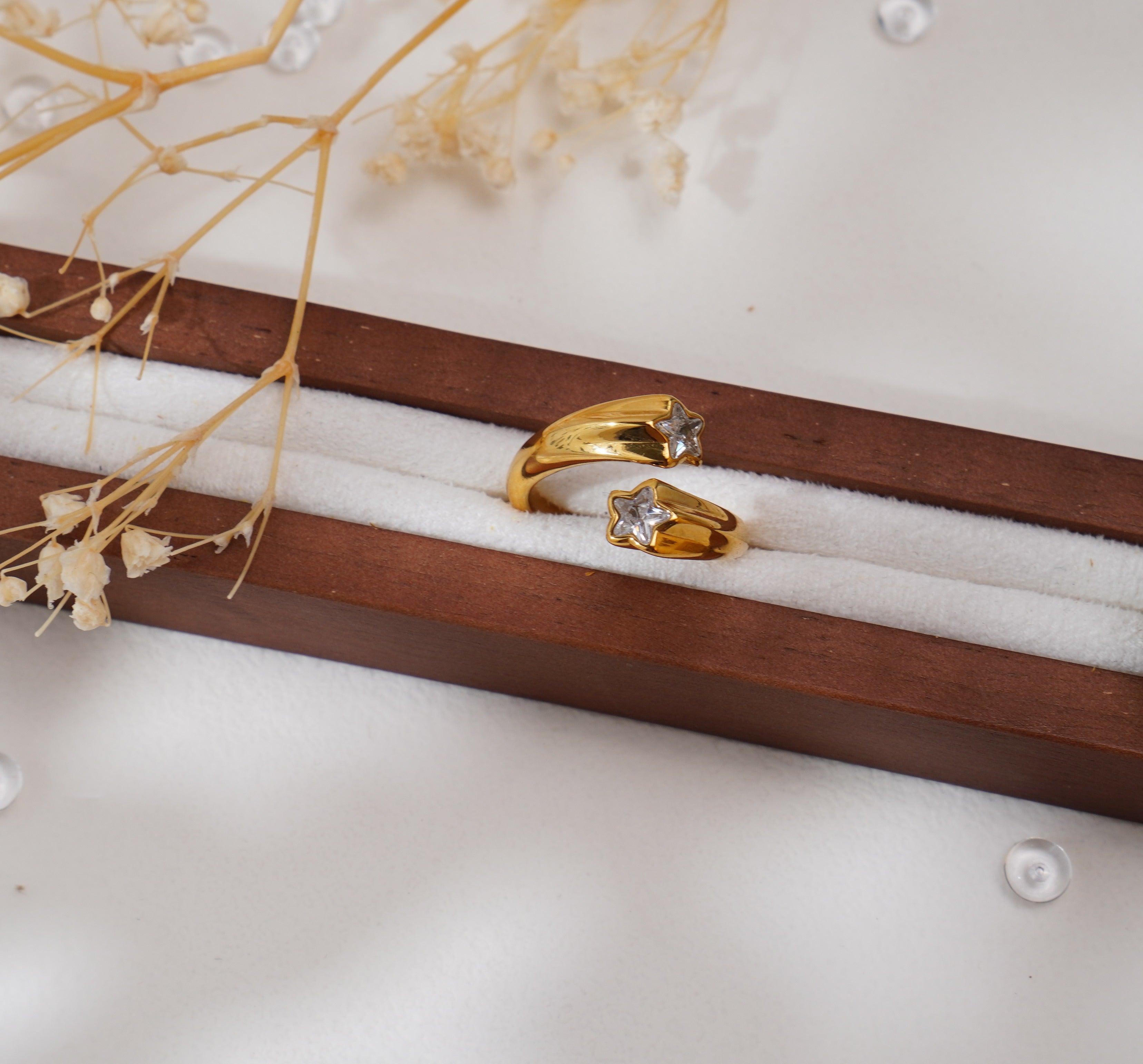 Bague dorée étoile zircon en acier inoxydable – Éclat raffiné