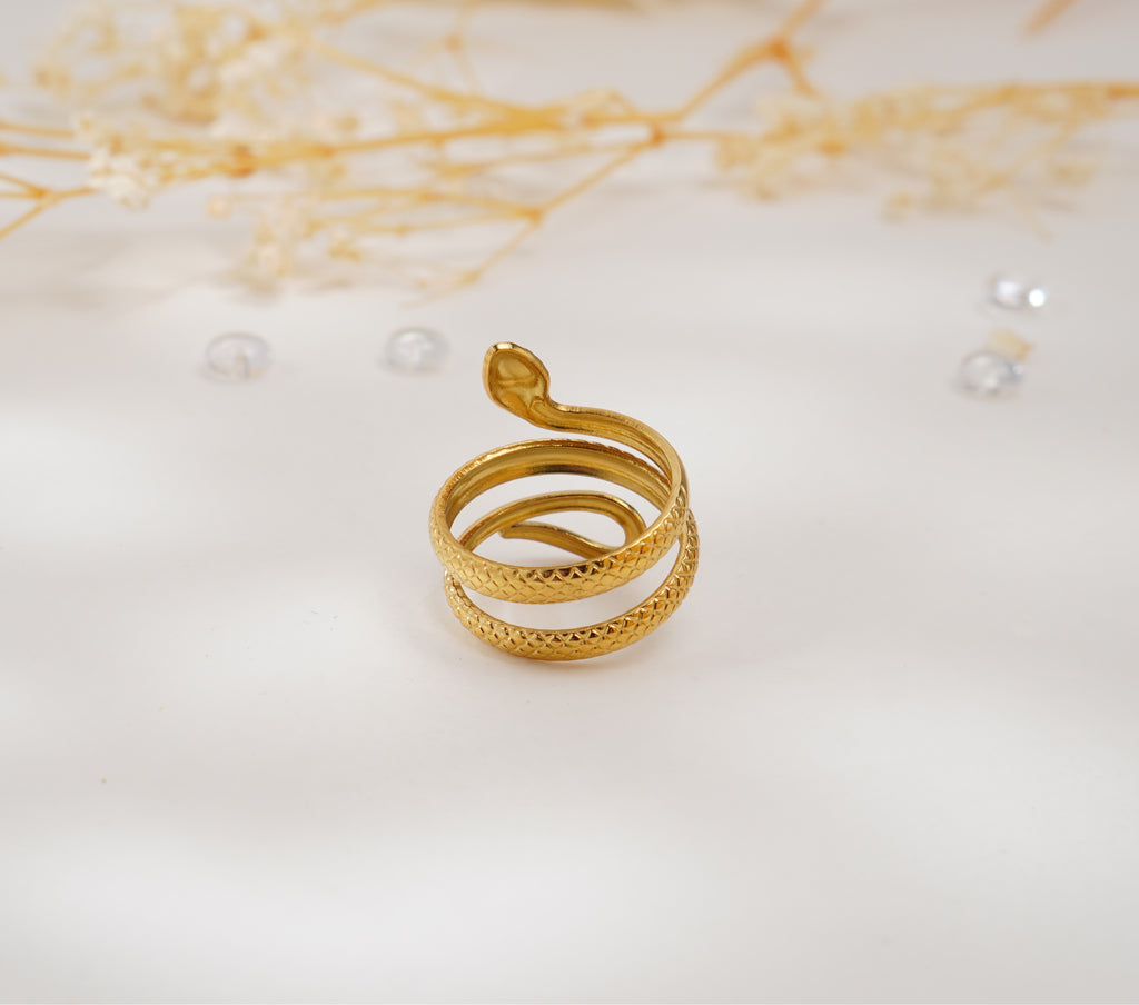 Bague serpent dorée en acier inoxydable – Élégance sculpturale & symbole de puissance