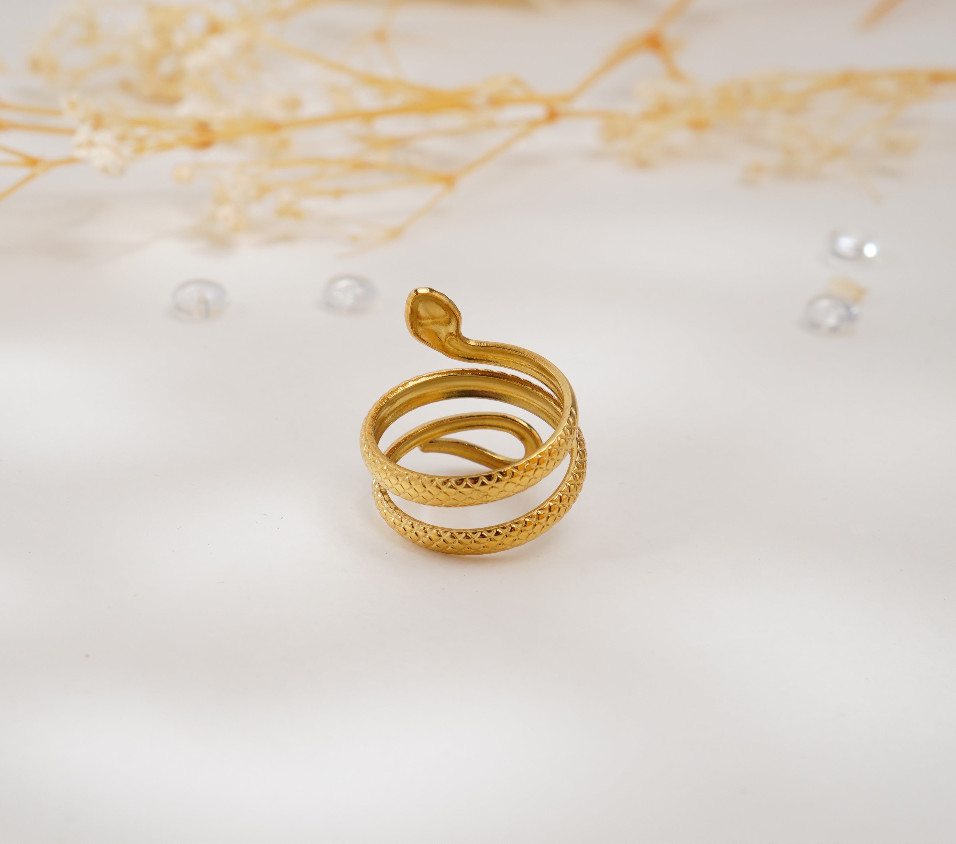 Bague serpent dorée en acier inoxydable – Élégance sculpturale & symbole de puissance