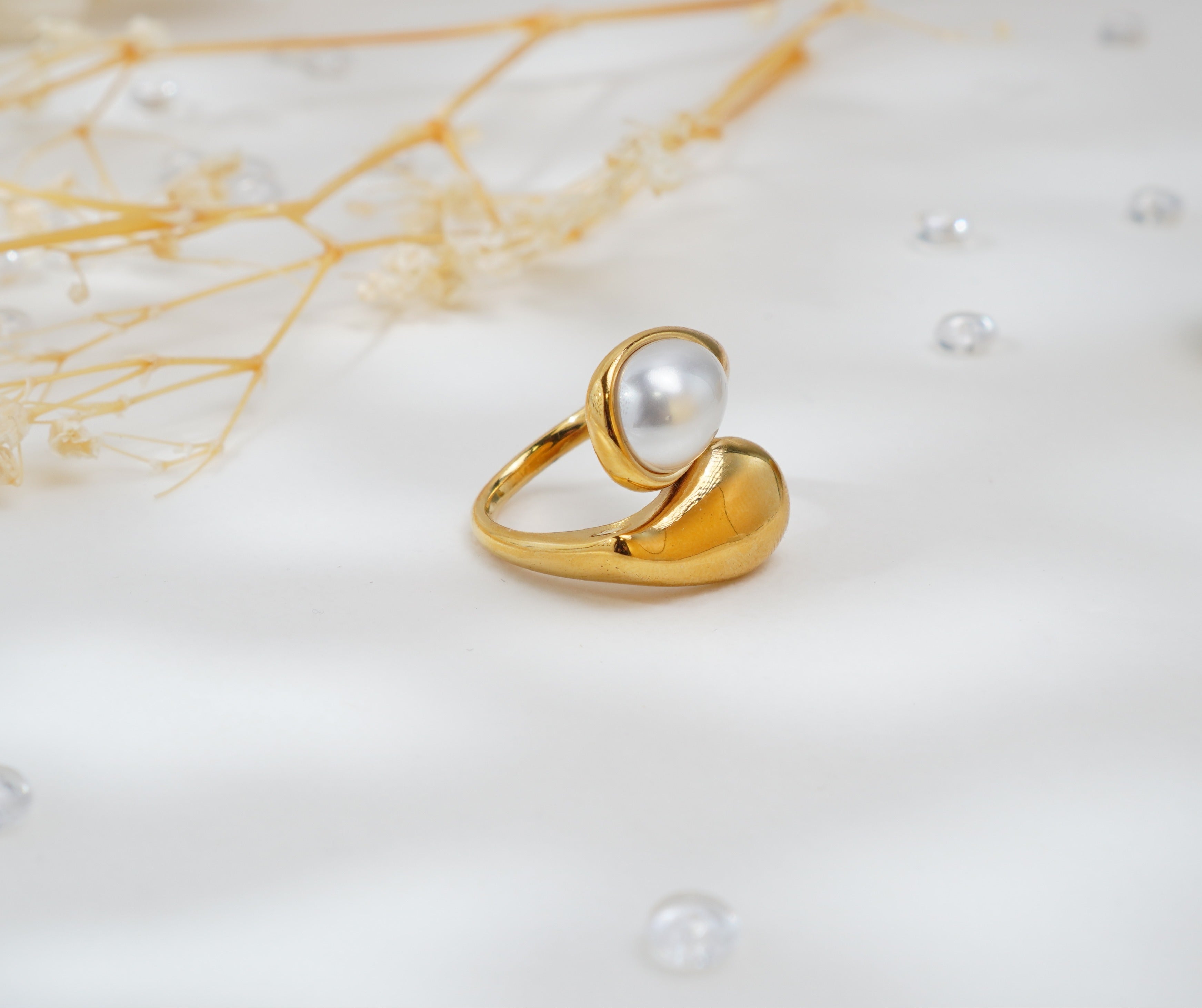 Bague et Bracelet dorés goutte perle synthétique en acier inoxydable – Design fluide & moderne