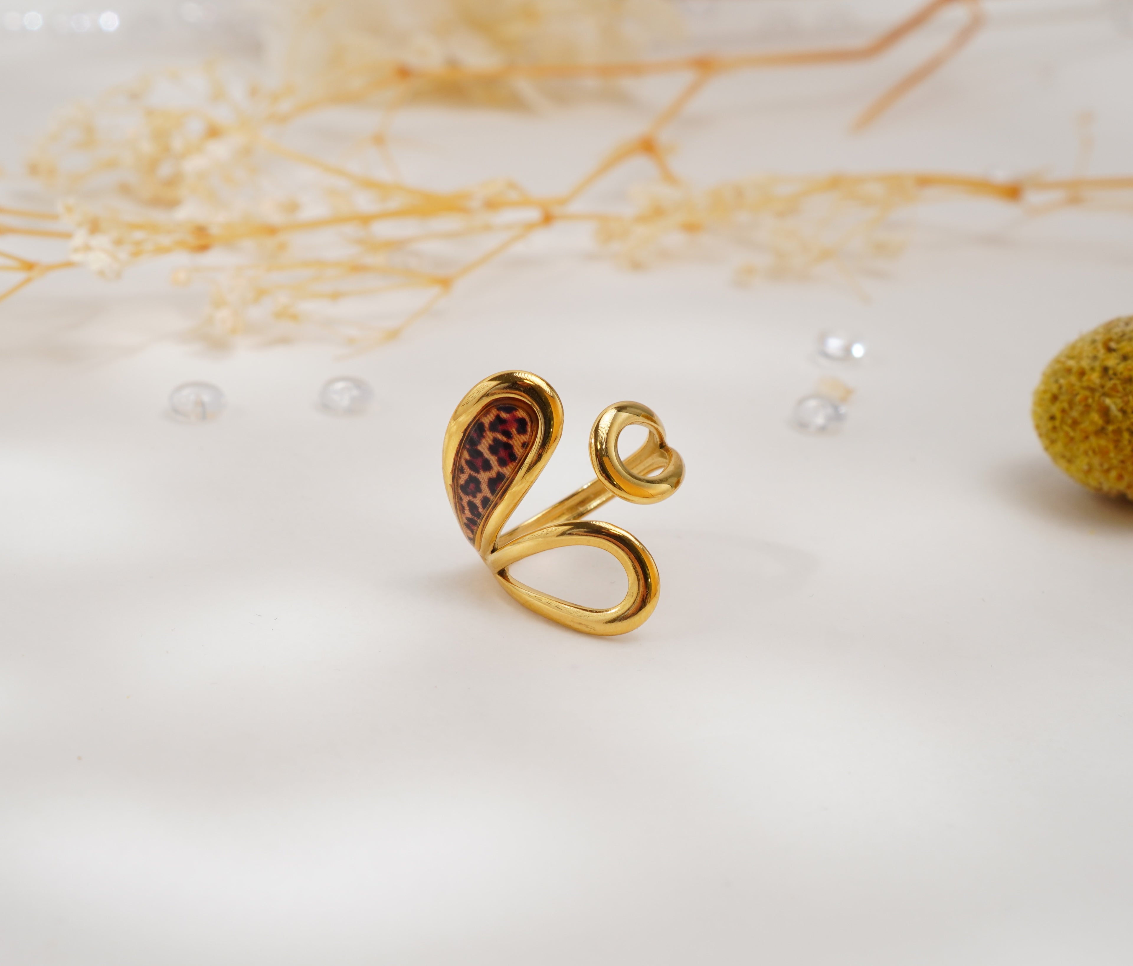 Bague en acier inoxydable au motif léopard rétro – Silhouette fluide & esprit sauvage chic