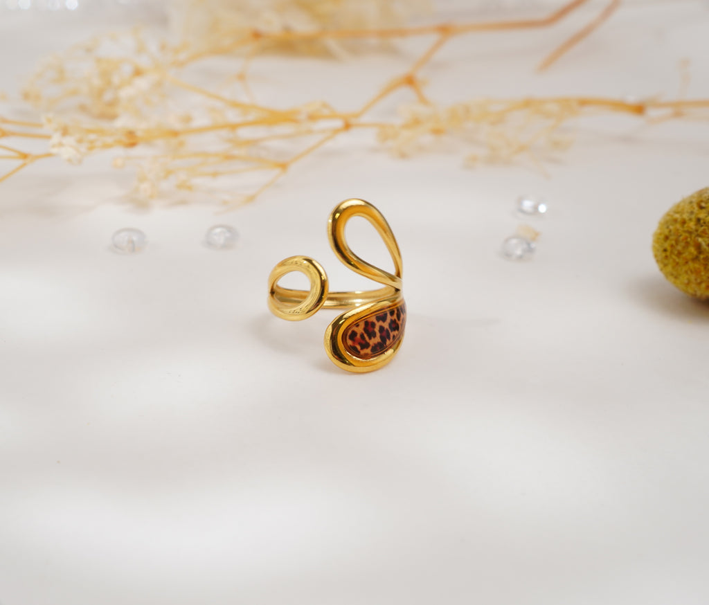 Bague en acier inoxydable au motif léopard rétro – Silhouette fluide & esprit sauvage chic