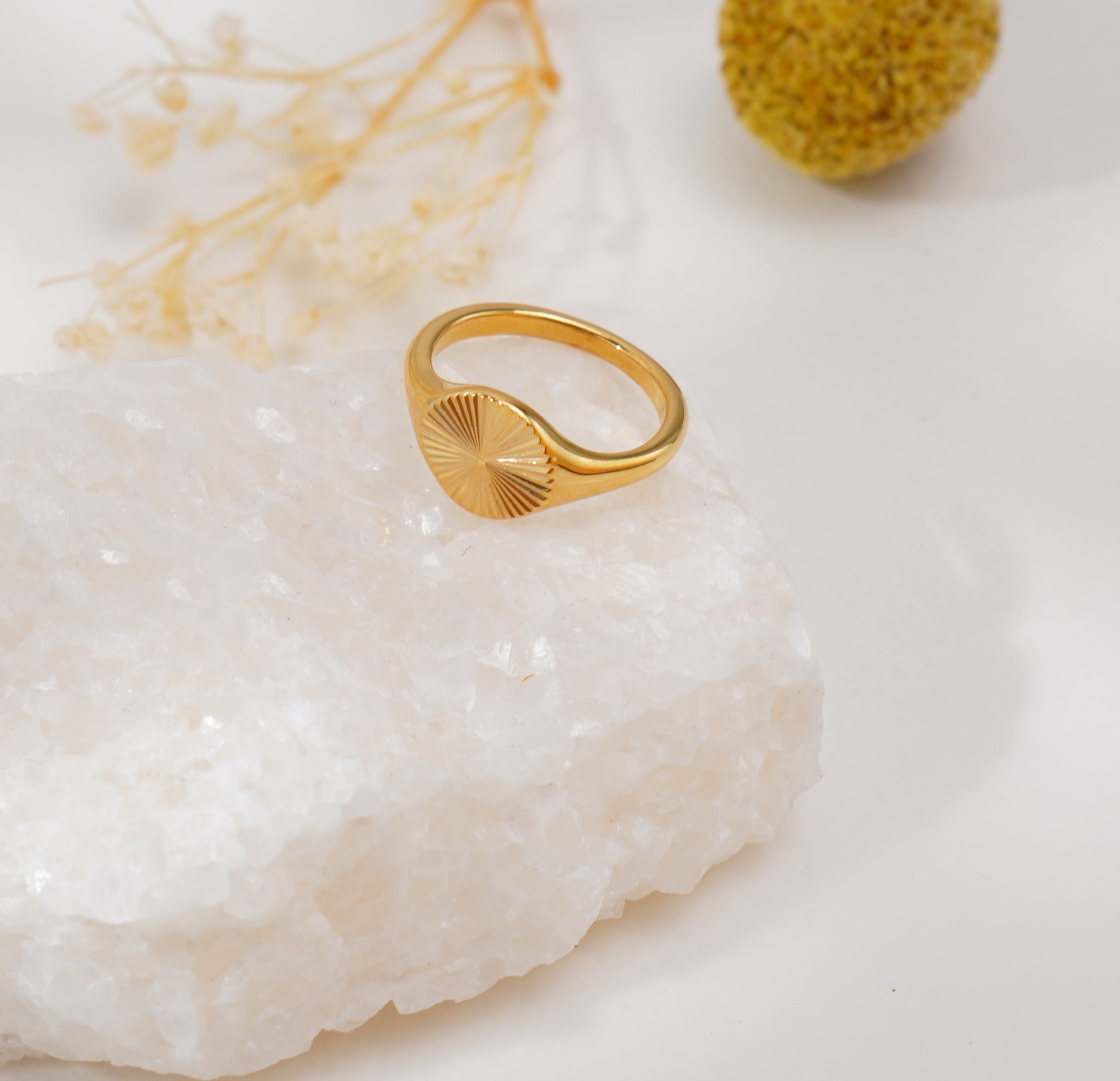 Bague chevalière rétro en acier inoxydable – Gravure rayons de soleil