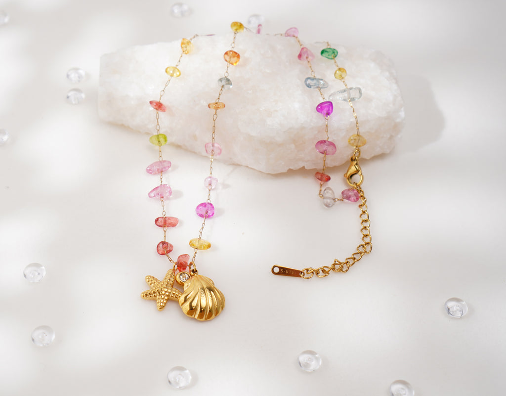 Collier multicolore avec pendentifs étoile de mer et coquillage – Élégance estivale & éclat raffiné