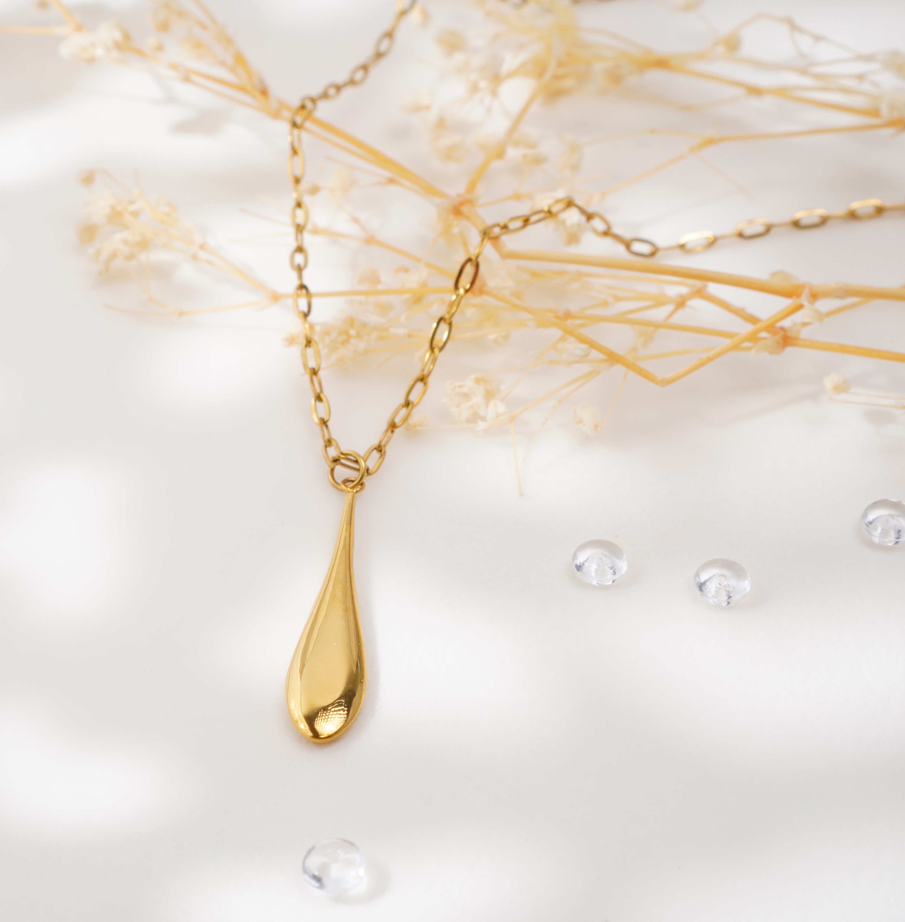 Collier doré pendentif goutte en acier inoxydable – Élégance minimaliste
