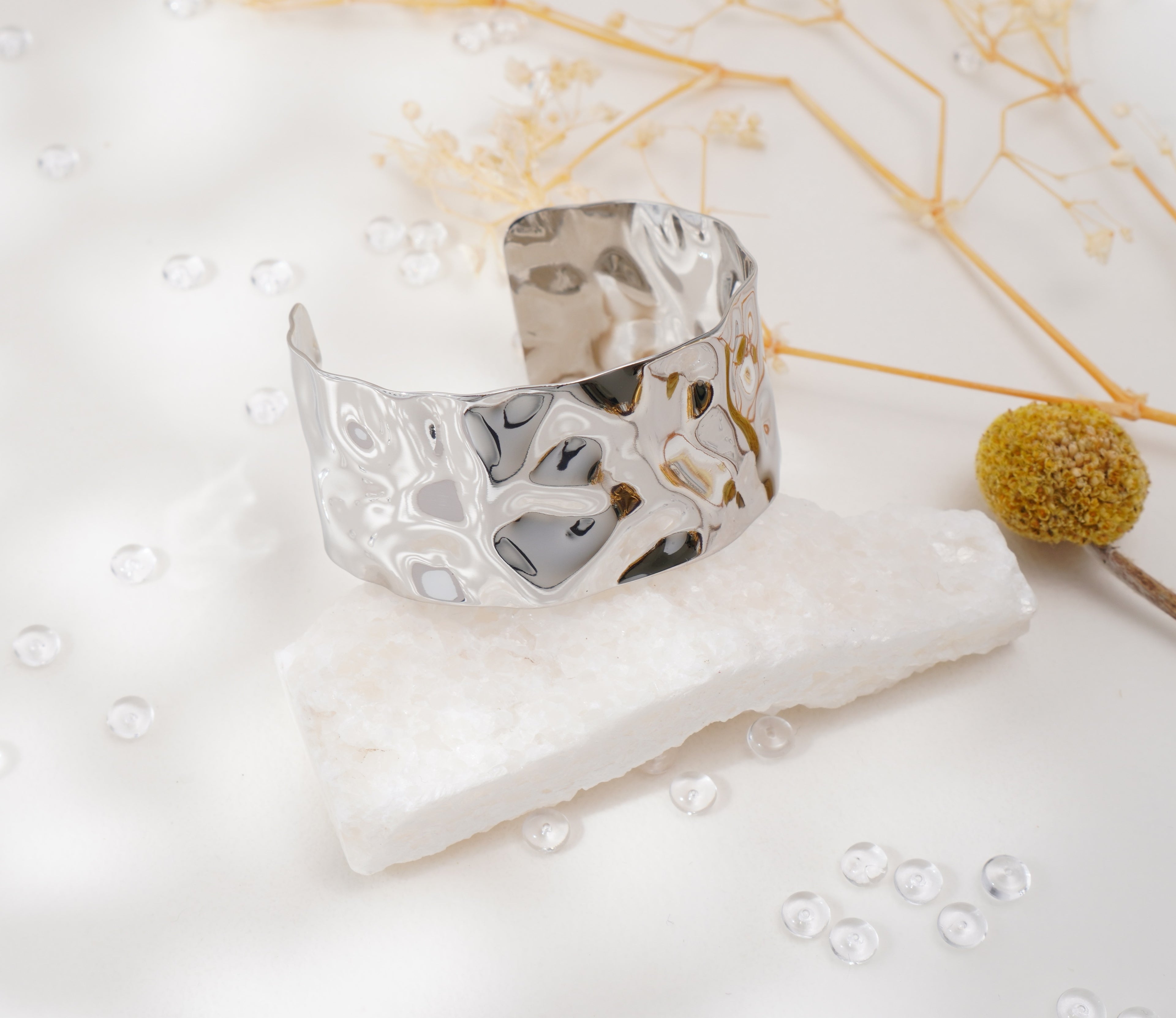 Bracelet à texture ondulée en acier inoxydable – Élégance artistique & modernité raffinée