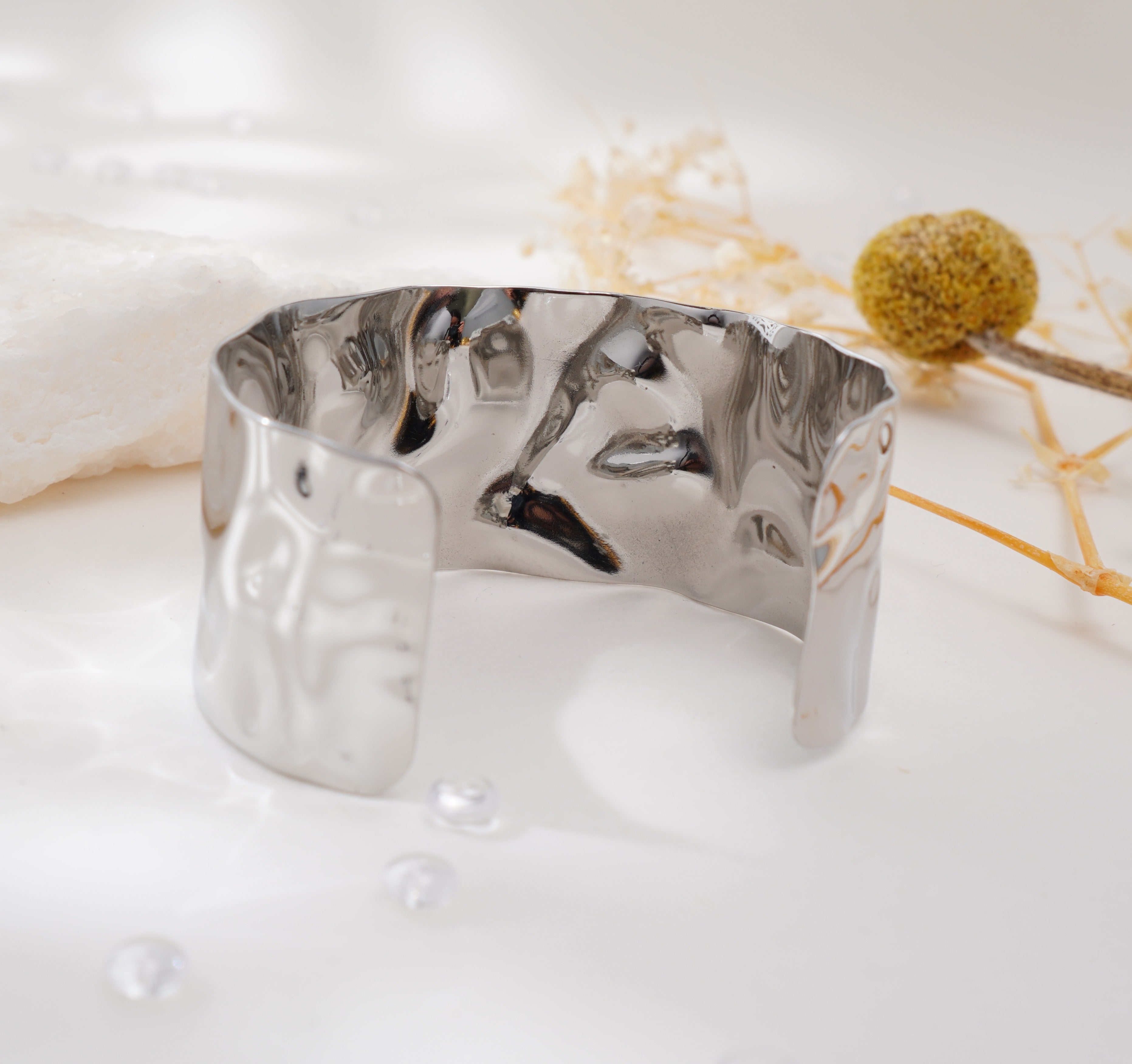 Bracelet à texture ondulée en acier inoxydable – Élégance artistique & modernité raffinée