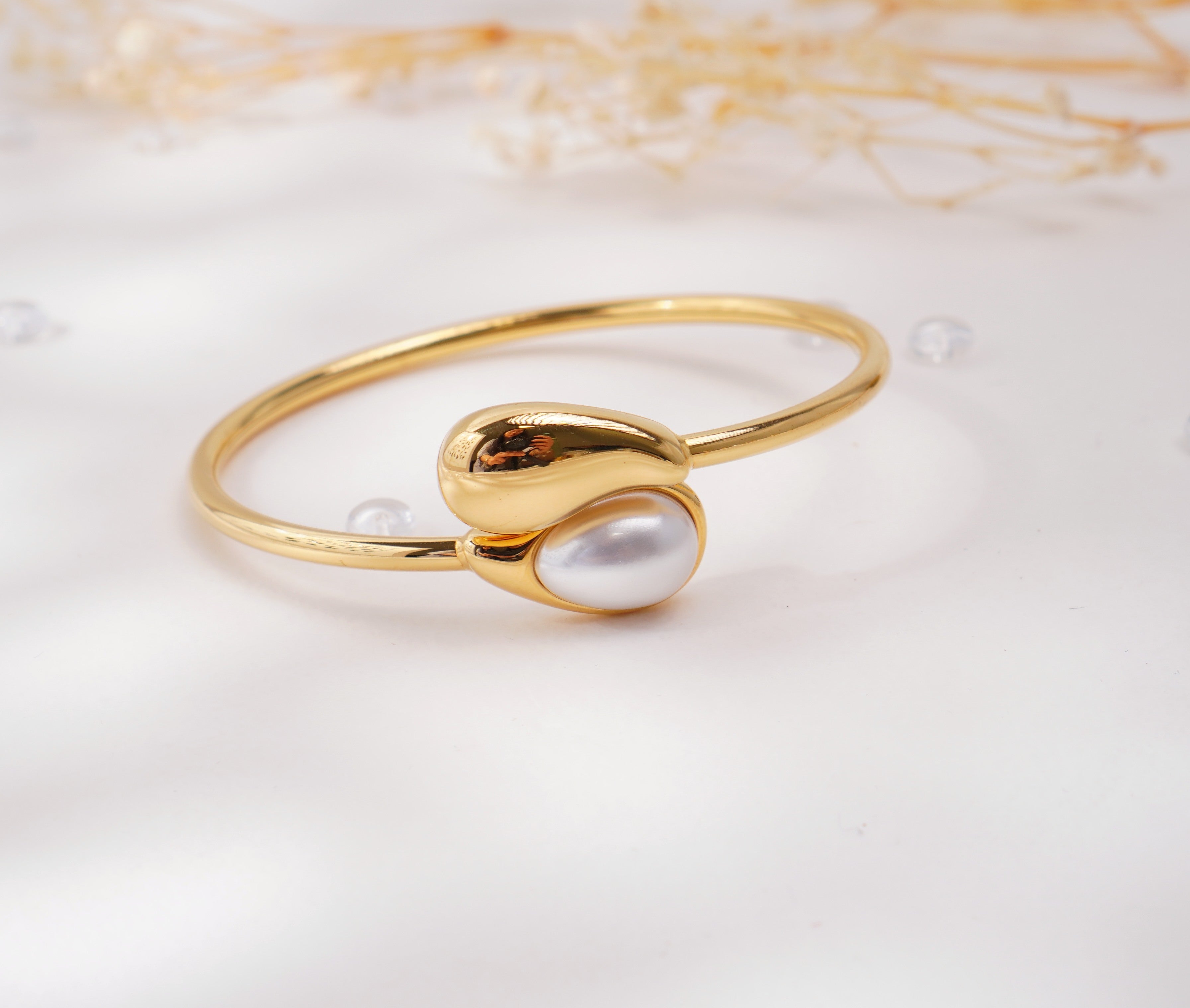 Bague et Bracelet dorés goutte perle synthétique en acier inoxydable – Design fluide & moderne