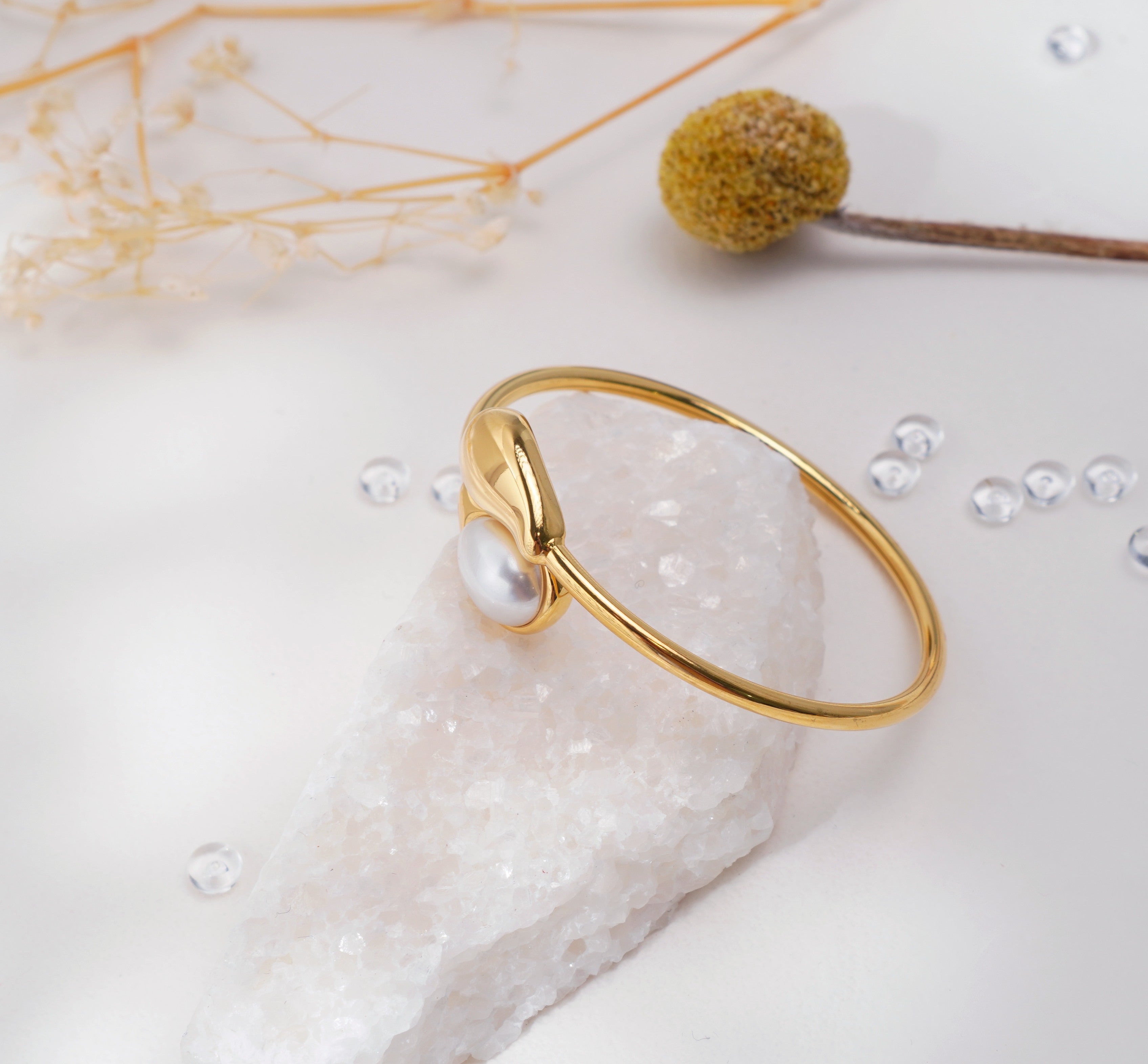 Bague et Bracelet dorés goutte perle synthétique en acier inoxydable – Design fluide & moderne
