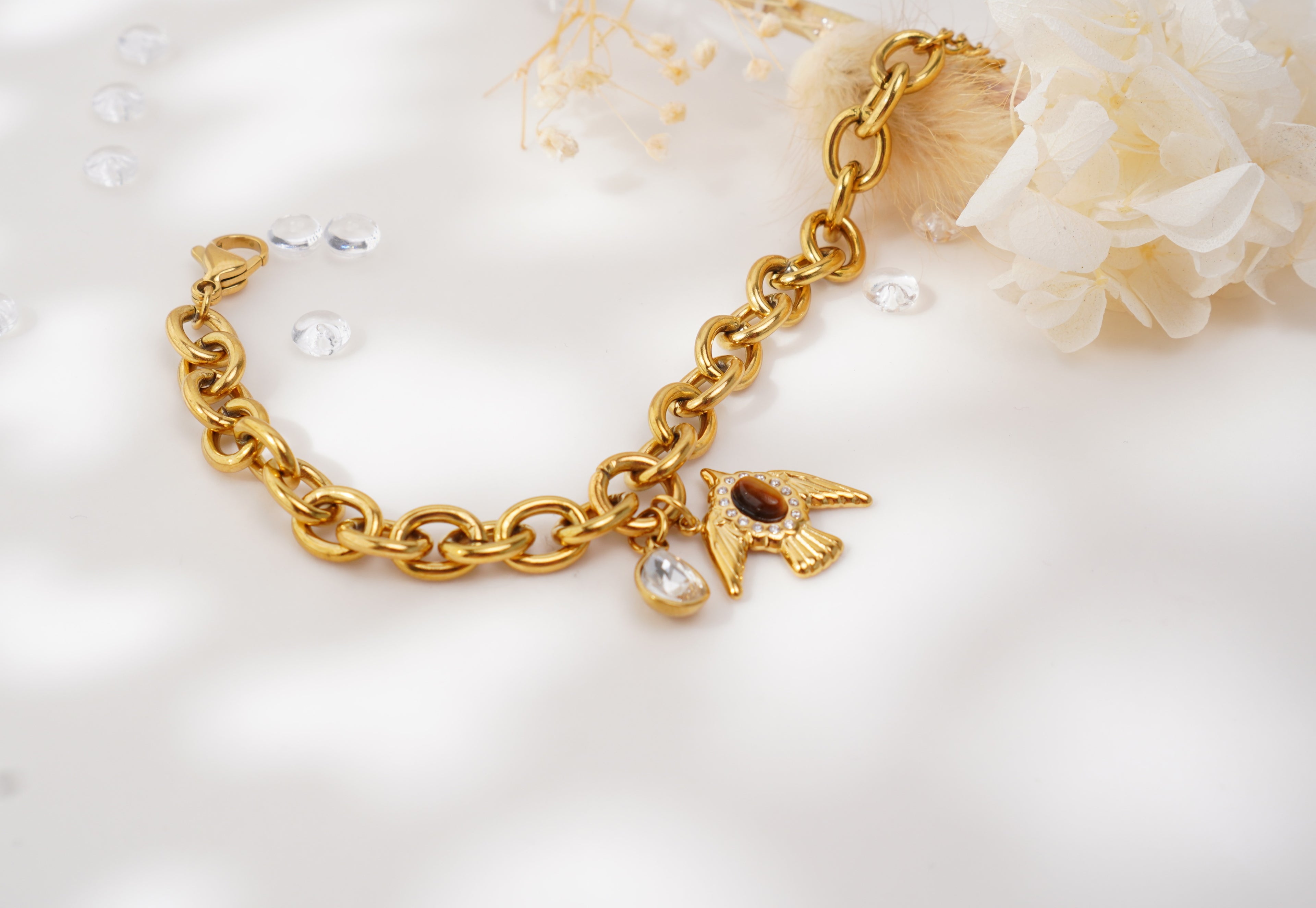 Bracelet doré à pendentif oiseau en acier inoxydable – Élégance