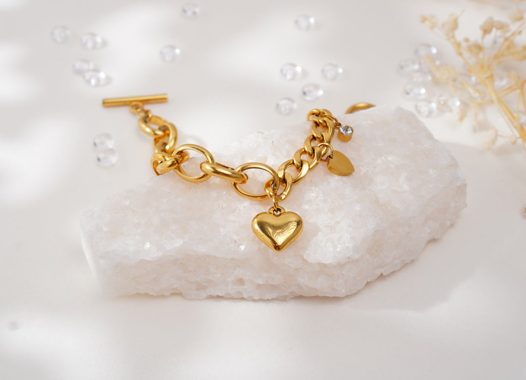 Bracelet doré à pendentifs cœur en acier inoxydable – Élégance raffinée