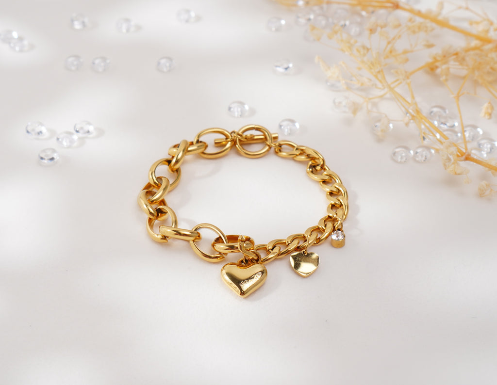 Bracelet doré à pendentifs cœur en acier inoxydable – Élégance raffinée