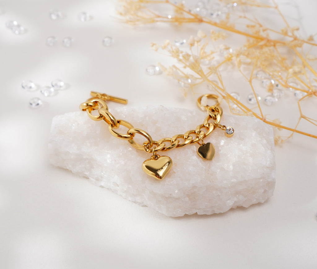 Bracelet doré à pendentifs cœur en acier inoxydable – Élégance raffinée
