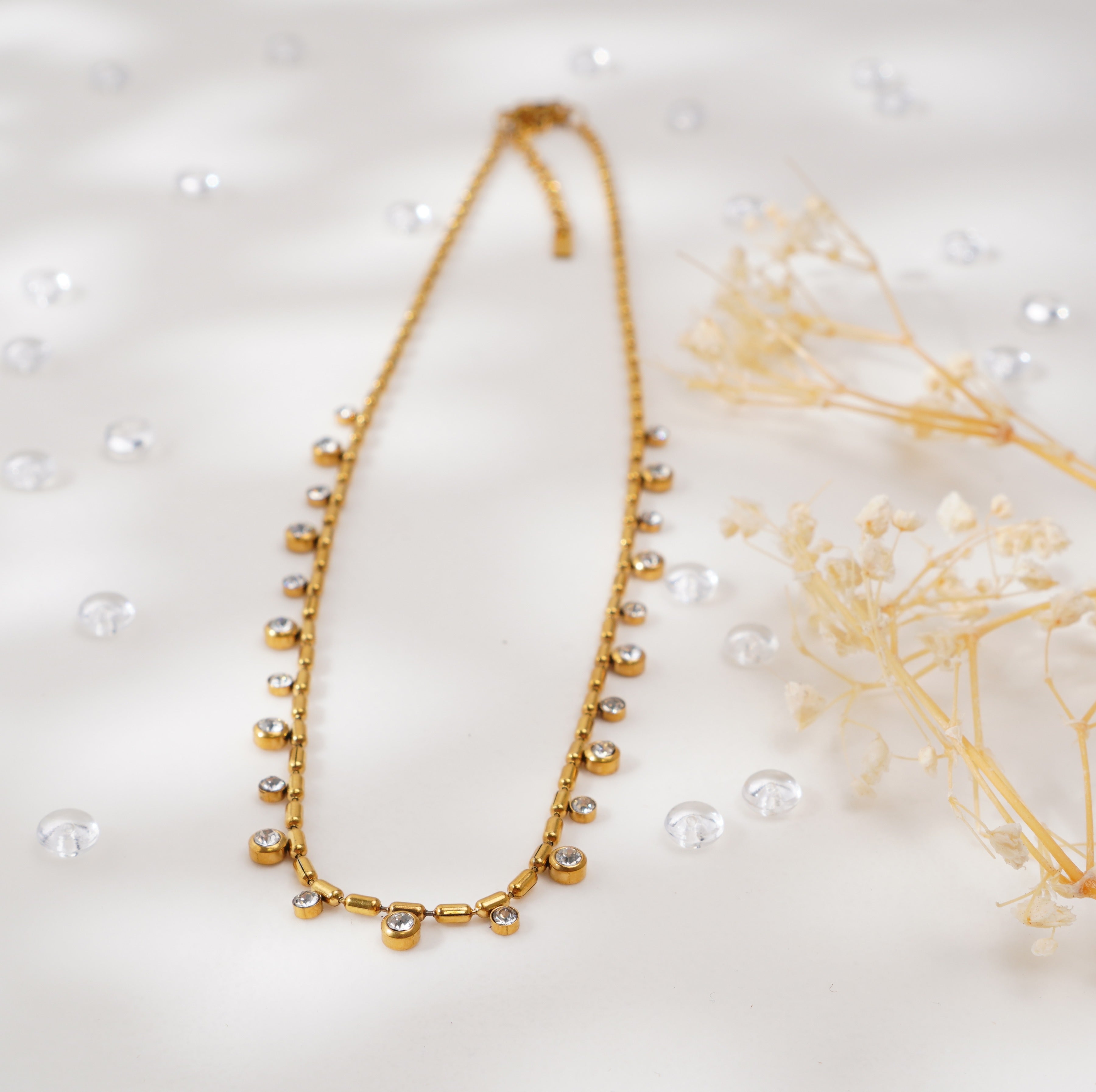 Collier à maillons cylindriques en acier inoxydable et pampilles de zircons en acier inoxydable – Élégance fluide