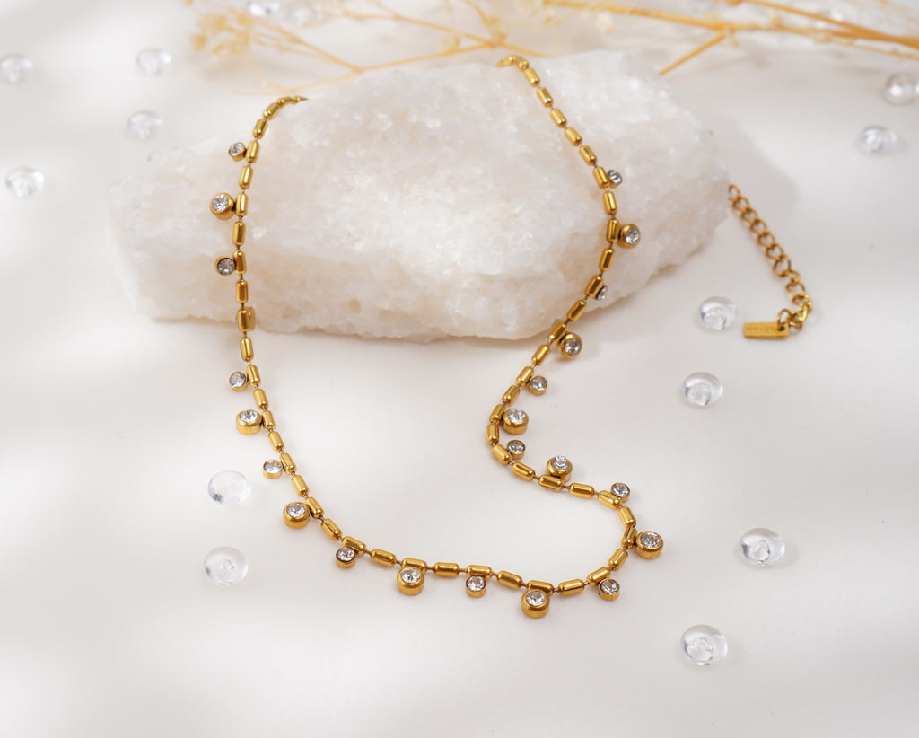 Collier à maillons cylindriques en acier inoxydable et pampilles de zircons en acier inoxydable – Élégance fluide