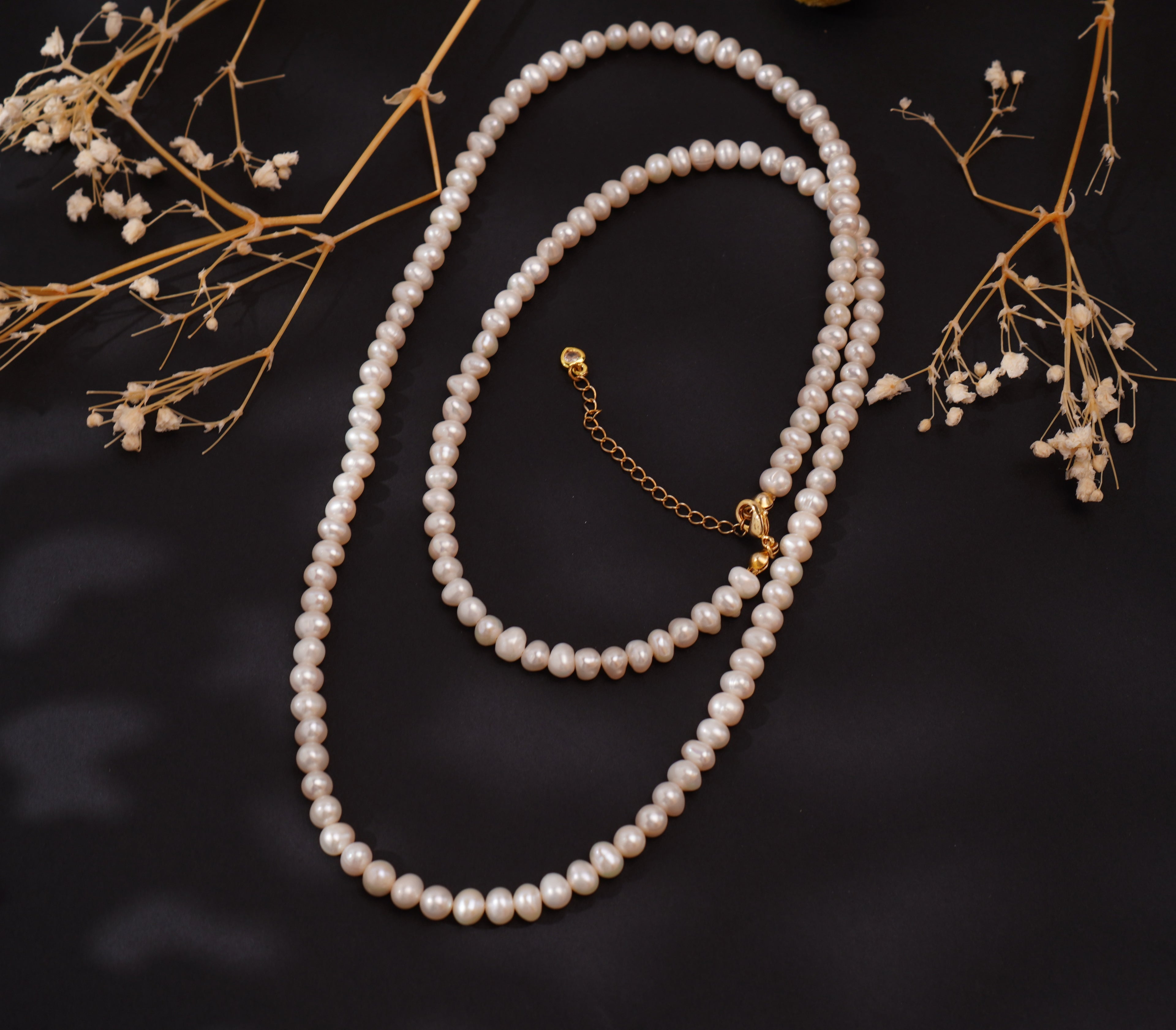 Collier long perles naturelles – Style raffiné & artisanal