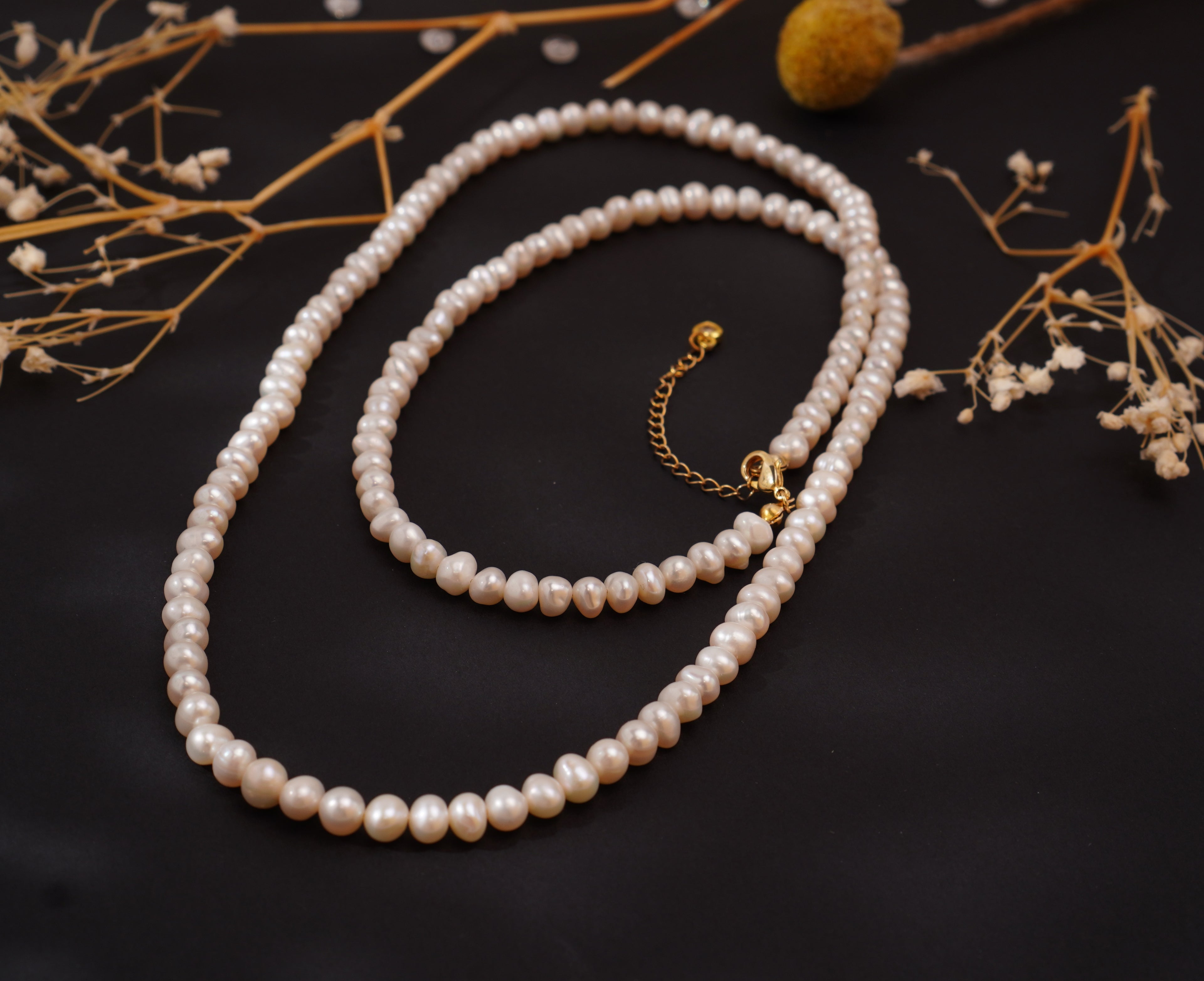 Collier long perles naturelles – Style raffiné & artisanal