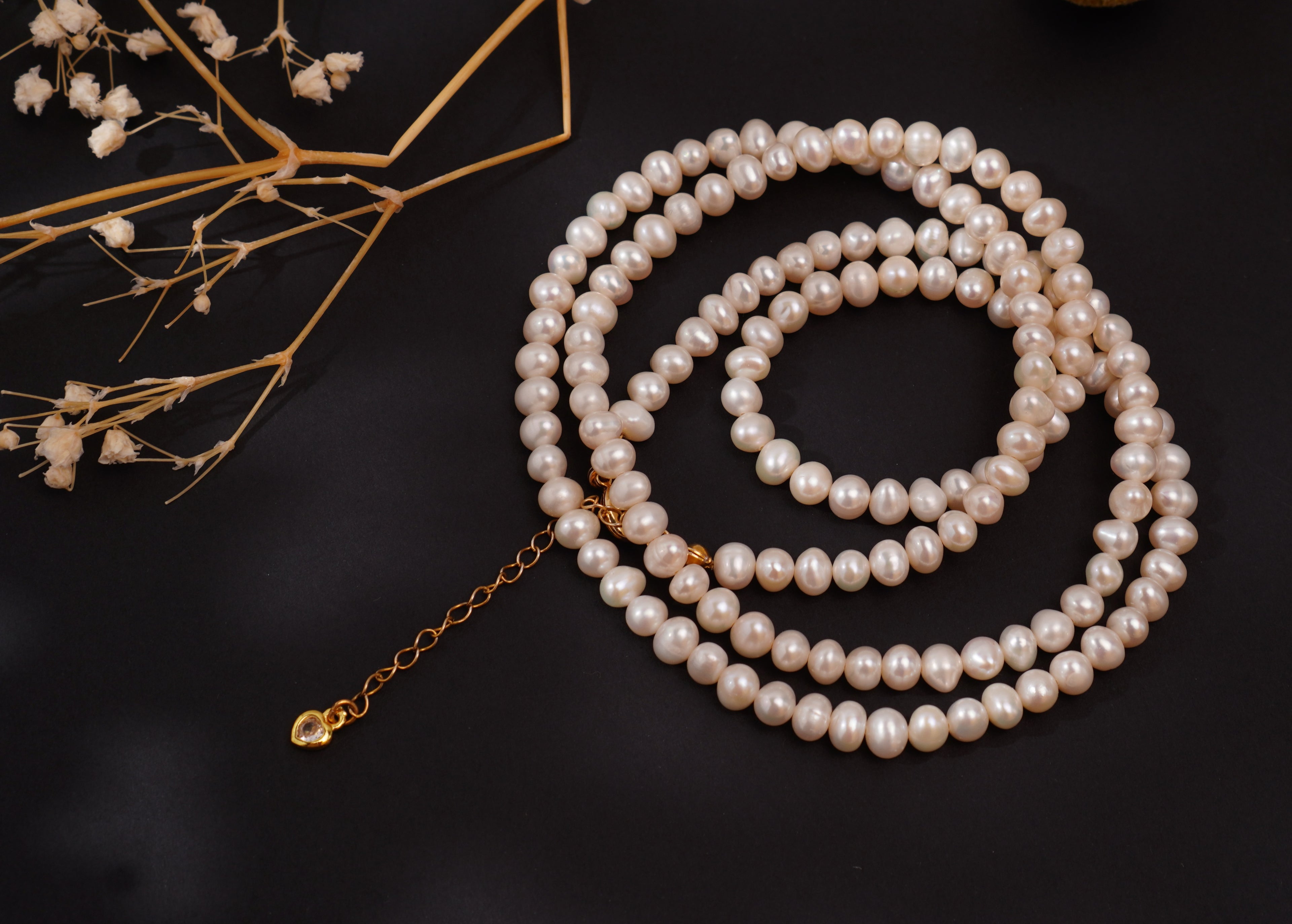 Collier long perles naturelles – Style raffiné & artisanal