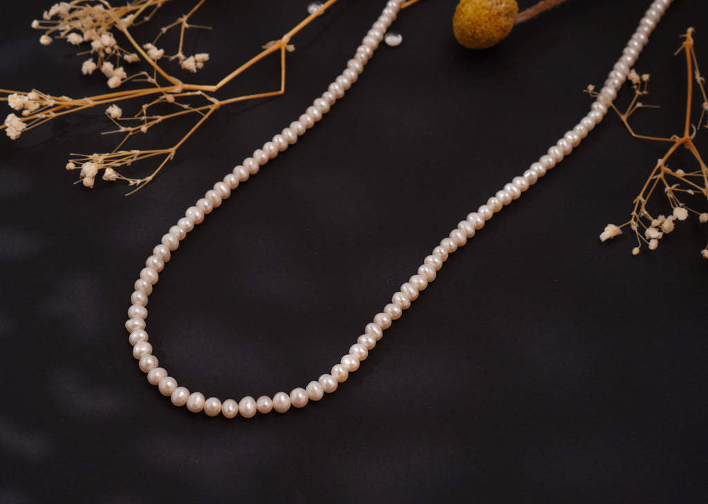 Collier long perles naturelles – Style raffiné & artisanal