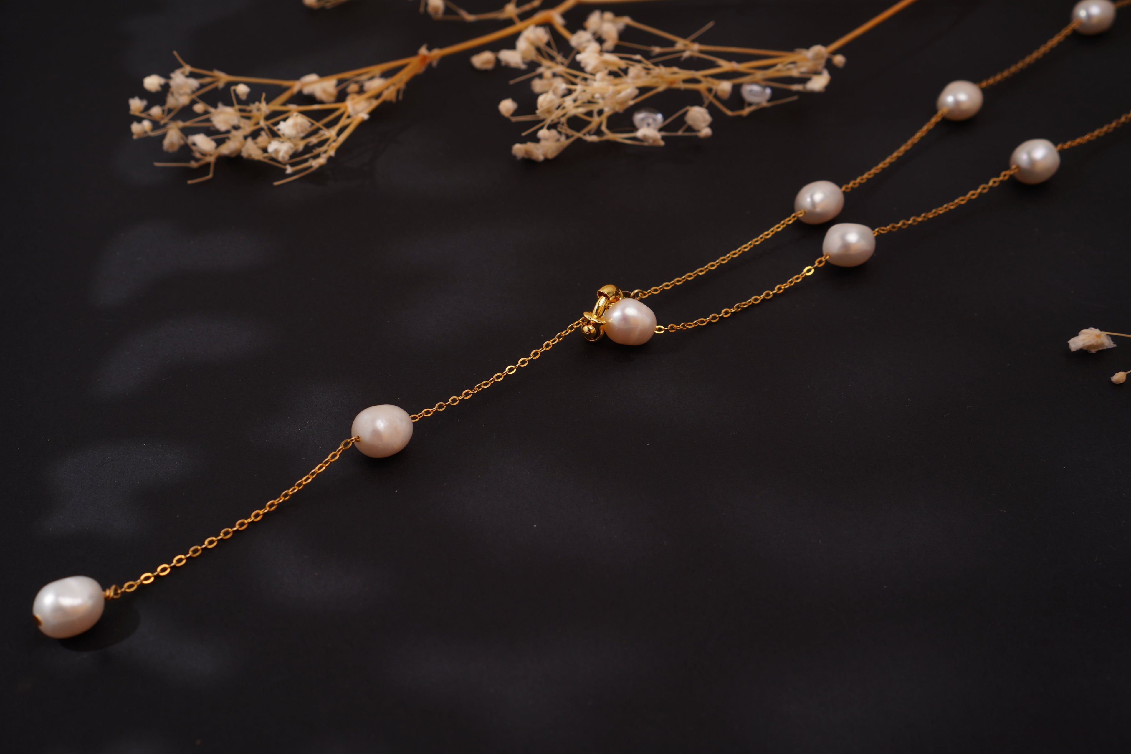 Collier modulable en perles d’eau douce – Élégance versatile & argent 925 doré