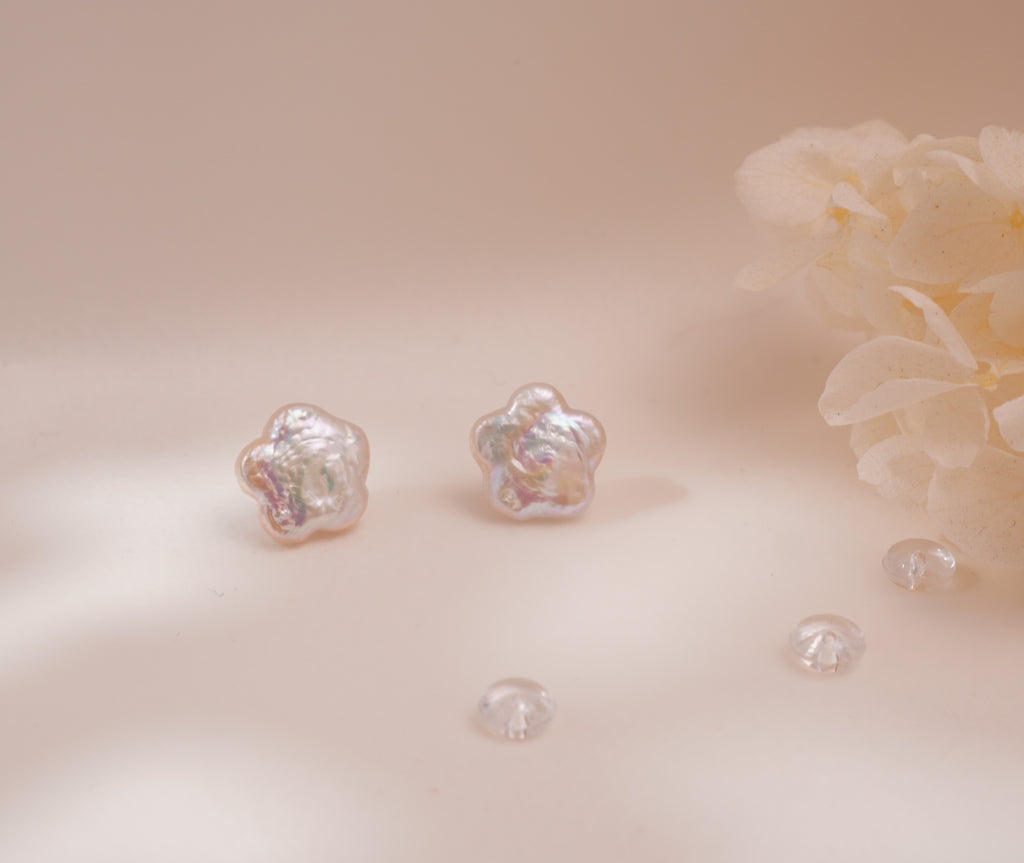 Boucles d’oreilles fleur en perles d’eau douce baroques – Élégance naturelle & charme intemporel