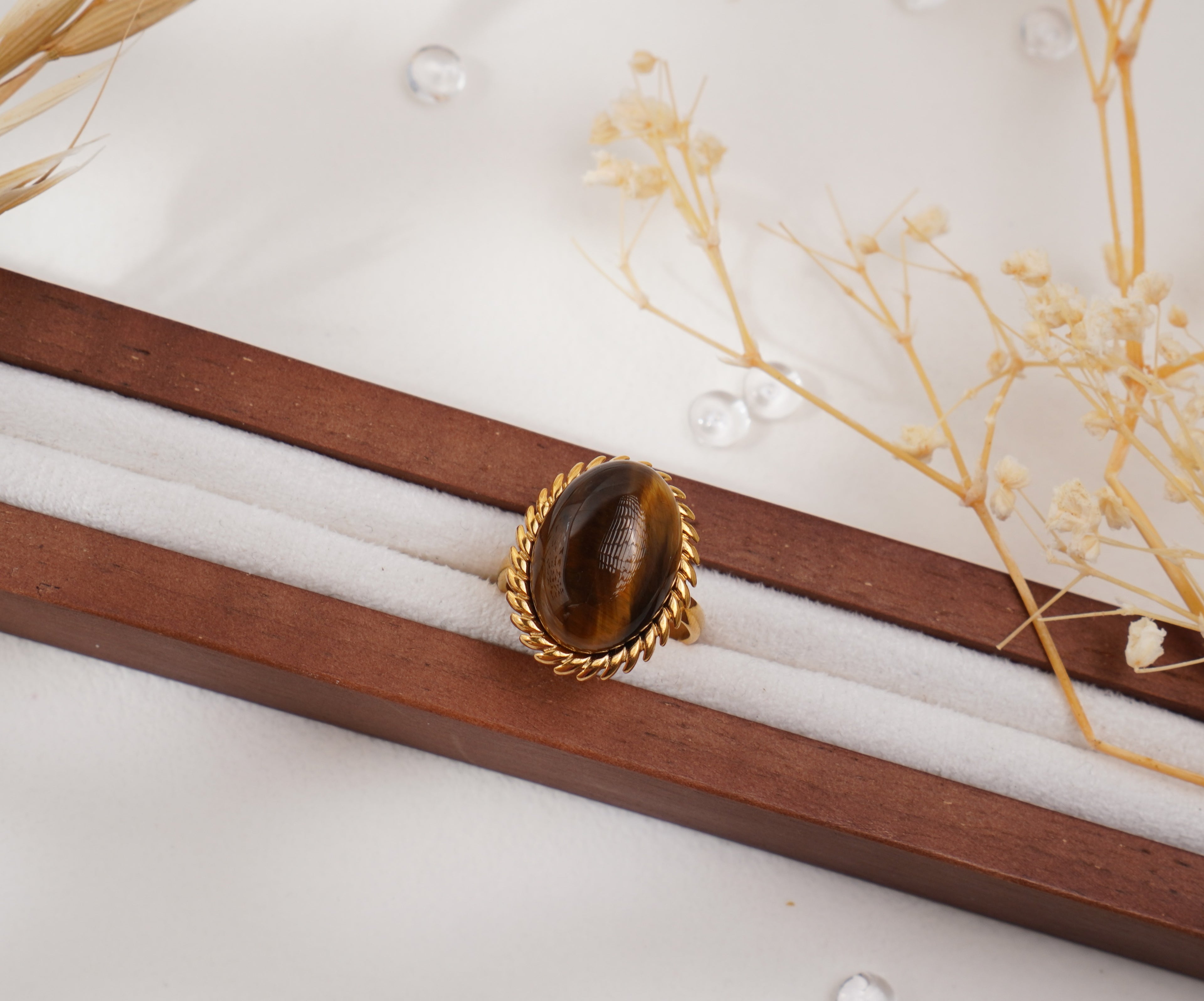 Bague en acier inoxydable et pierre naturelle d’Œil de Tigre – Style rétro audacieux