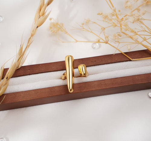 Bague design dorée lignes sculpturales en acier inoxydable – Élégance moderne