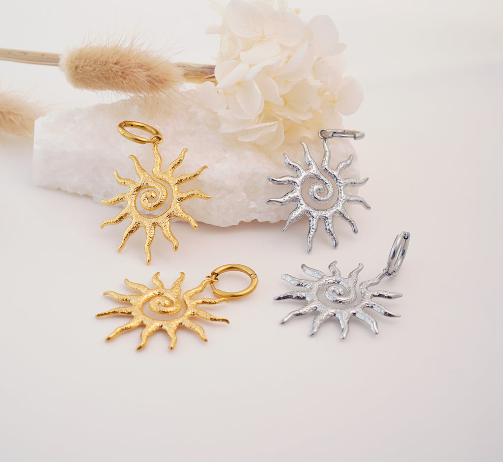 Boucles d’oreilles Soleil ajouré en acier inoxydable – Rayonnez avec style