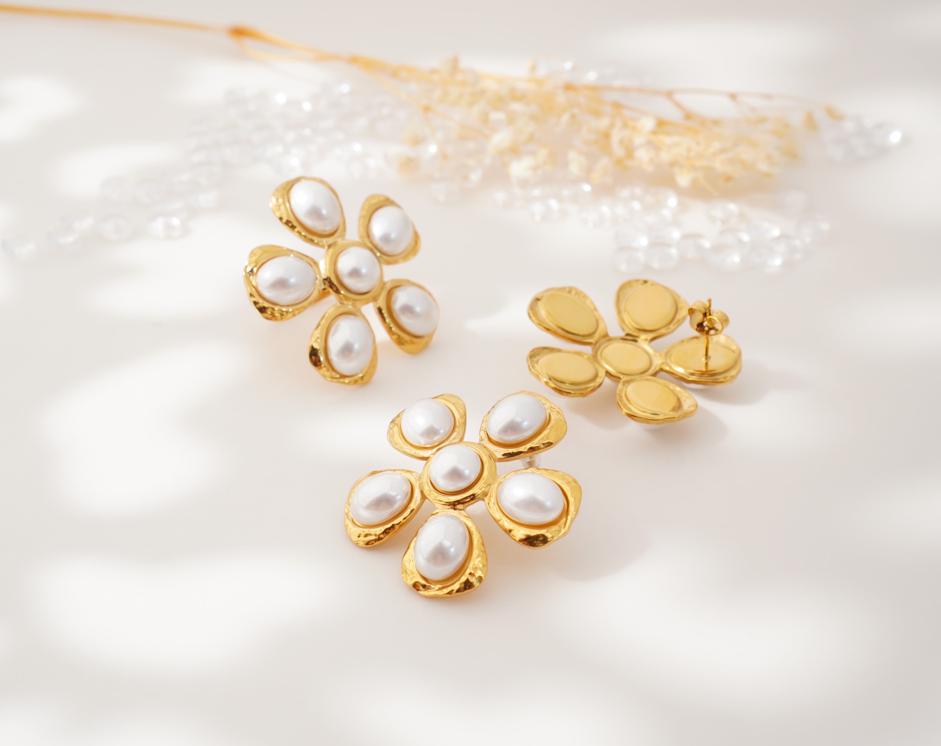 Boucles d’Oreilles & Bague Fleur Nacrée en Acier Inoxydable Style Moderne Élégance