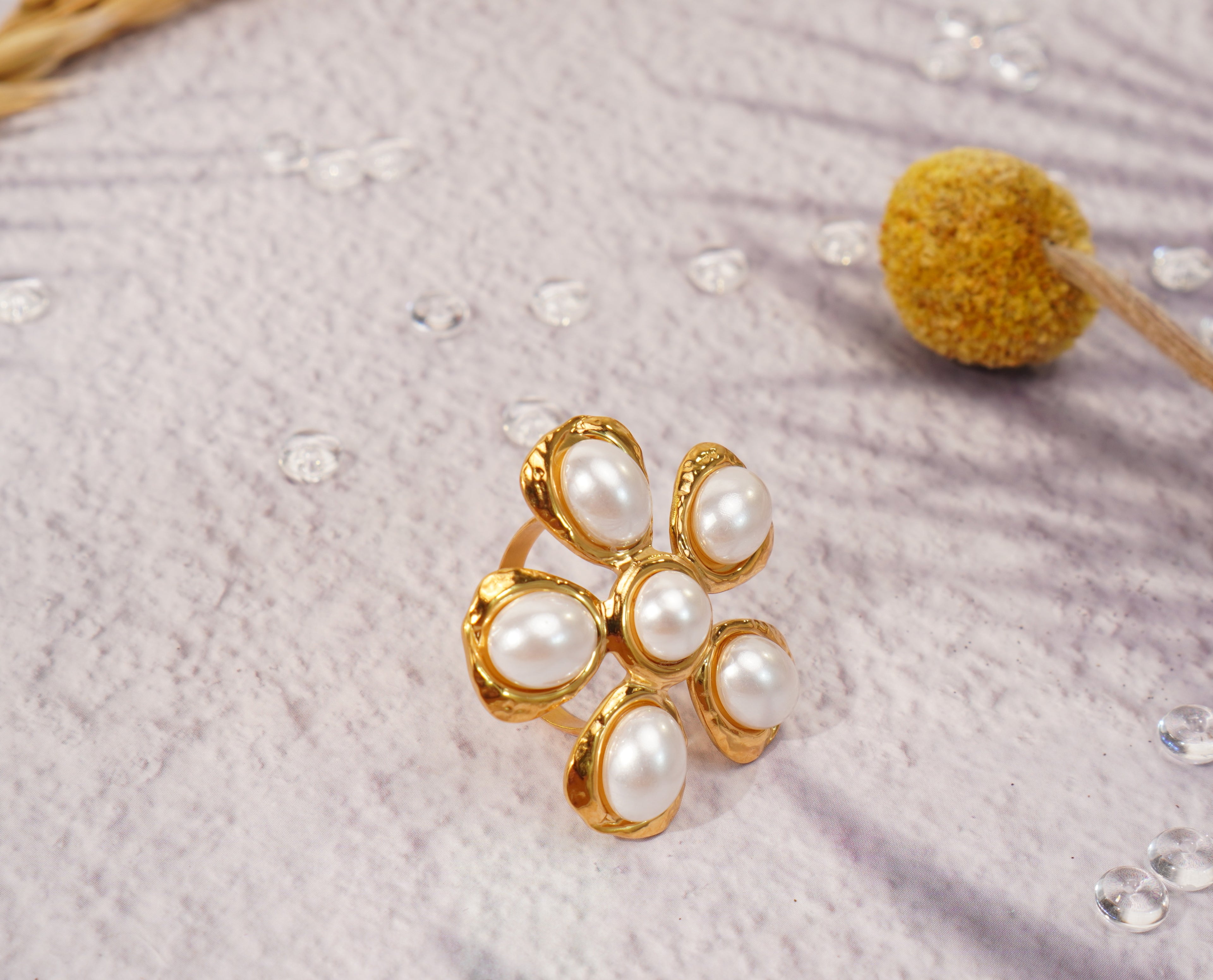 Boucles d’Oreilles & Bague Fleur Nacrée en Acier Inoxydable Style Moderne Élégance