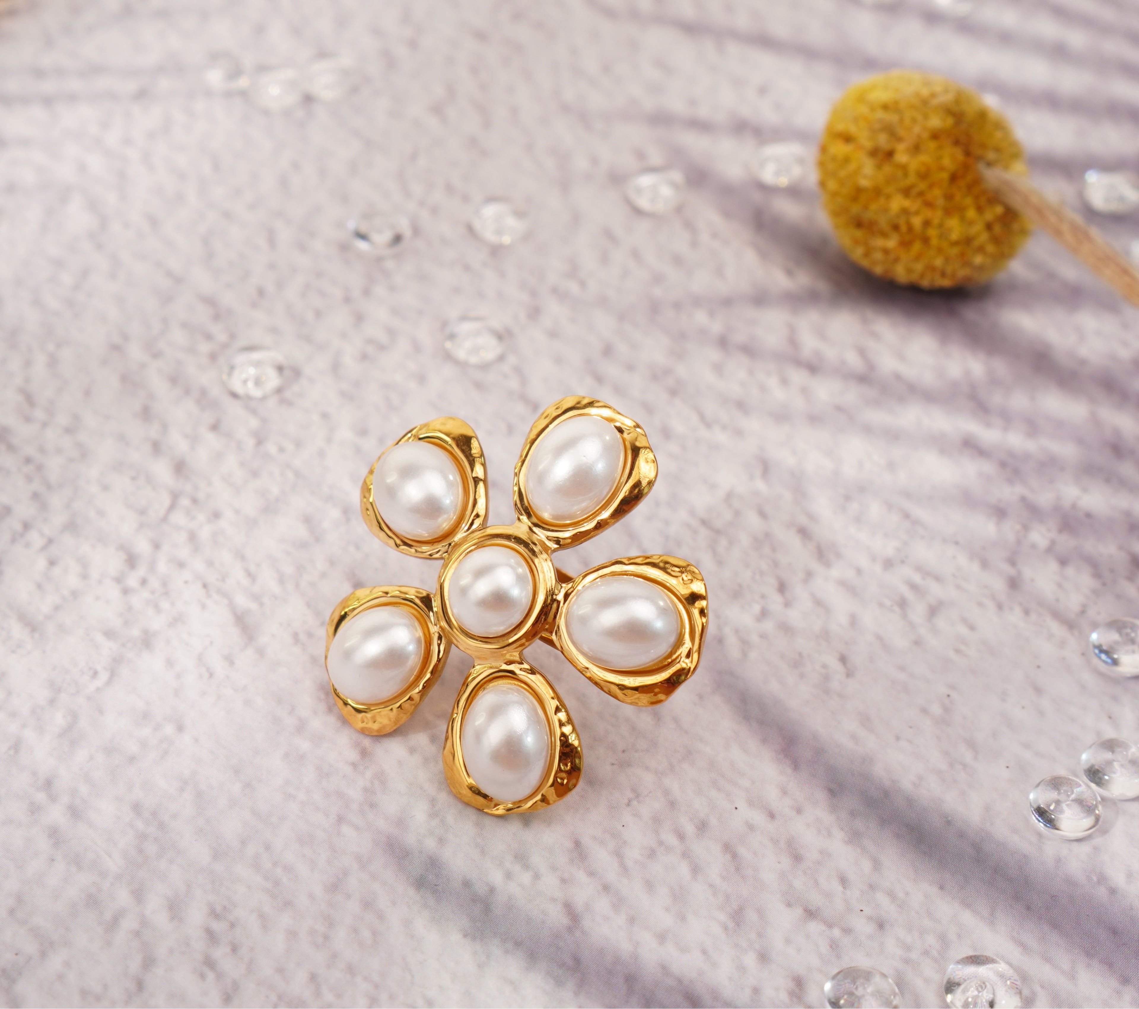 Boucles d’Oreilles & Bague Fleur Nacrée en Acier Inoxydable Style Moderne Élégance
