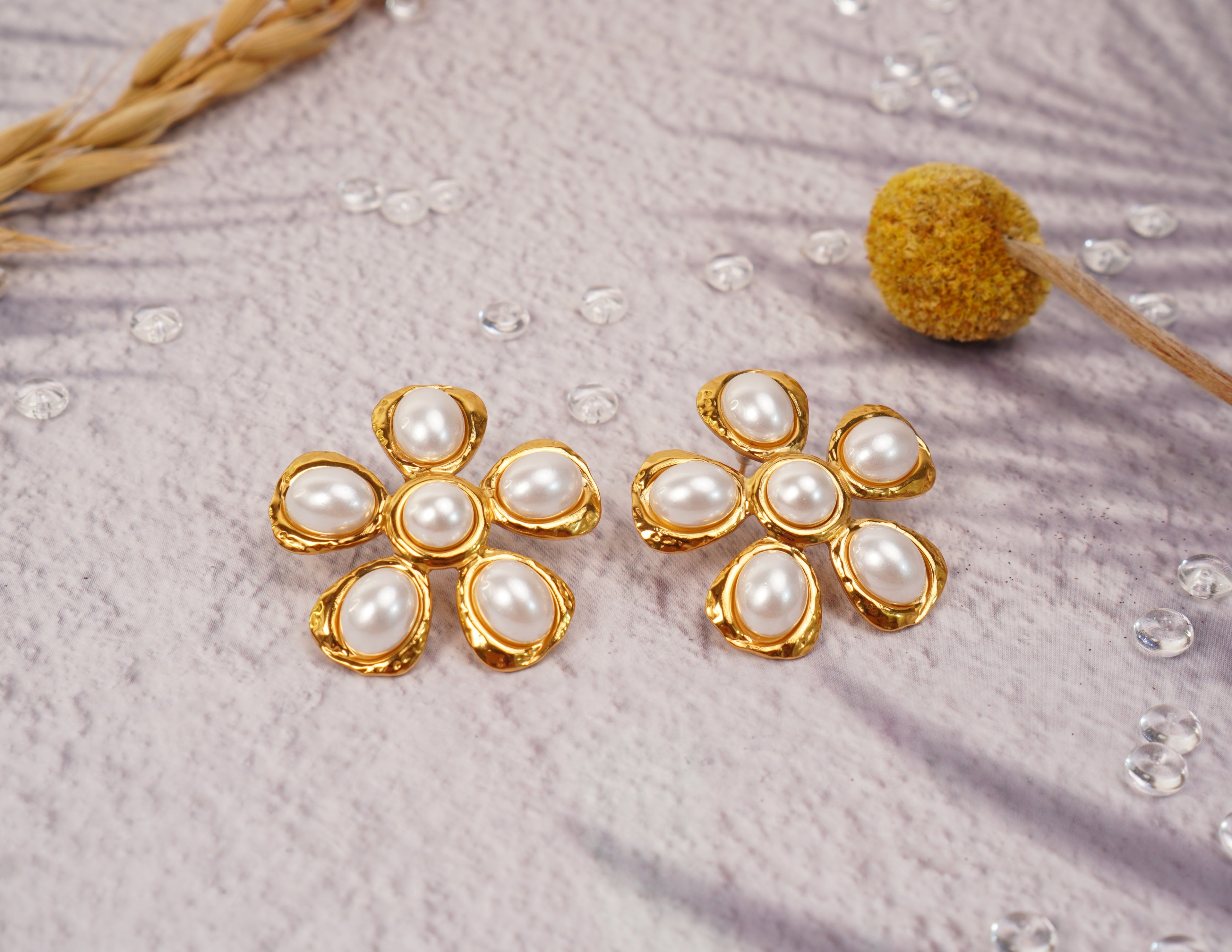 Boucles d’Oreilles & Bague Fleur Nacrée en Acier Inoxydable Style Moderne Élégance